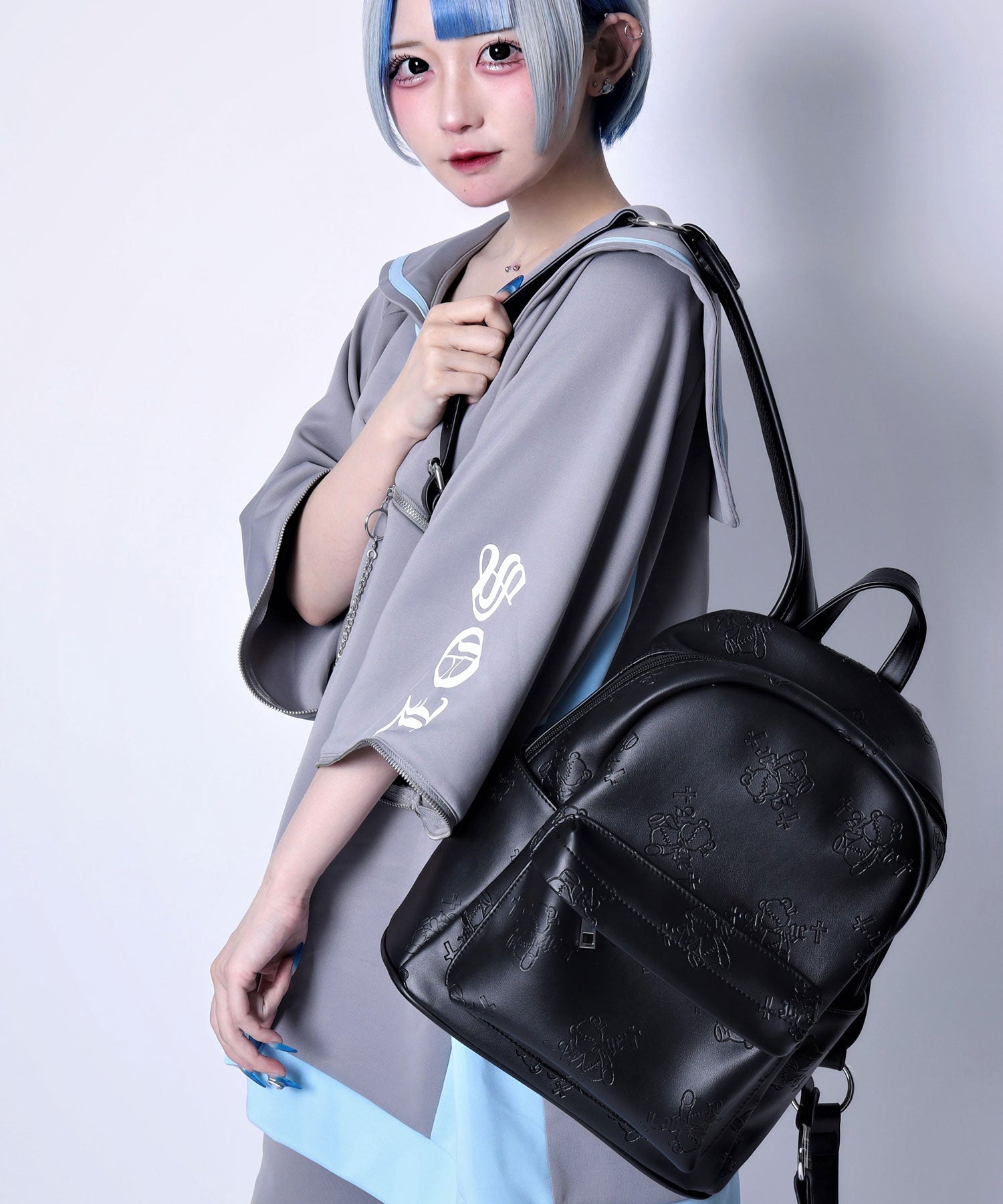 くぎベア型押し総柄リュック