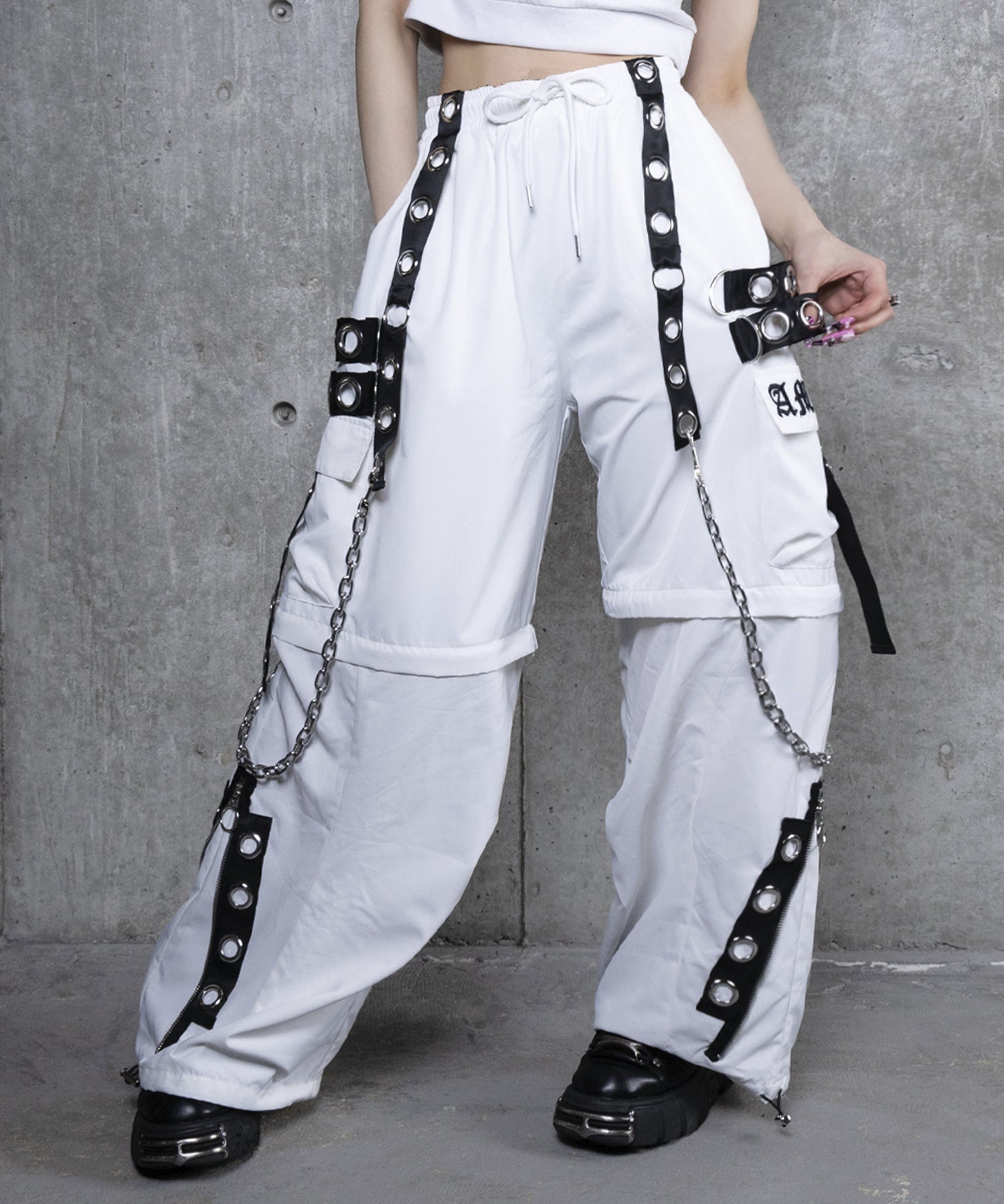 チェーンサスペンダー付きナイロンワイドパンツ