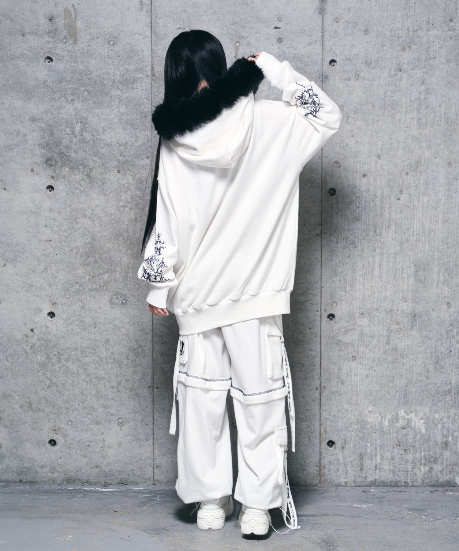 ファー付きAmiligeラインストーンZIPパーカー