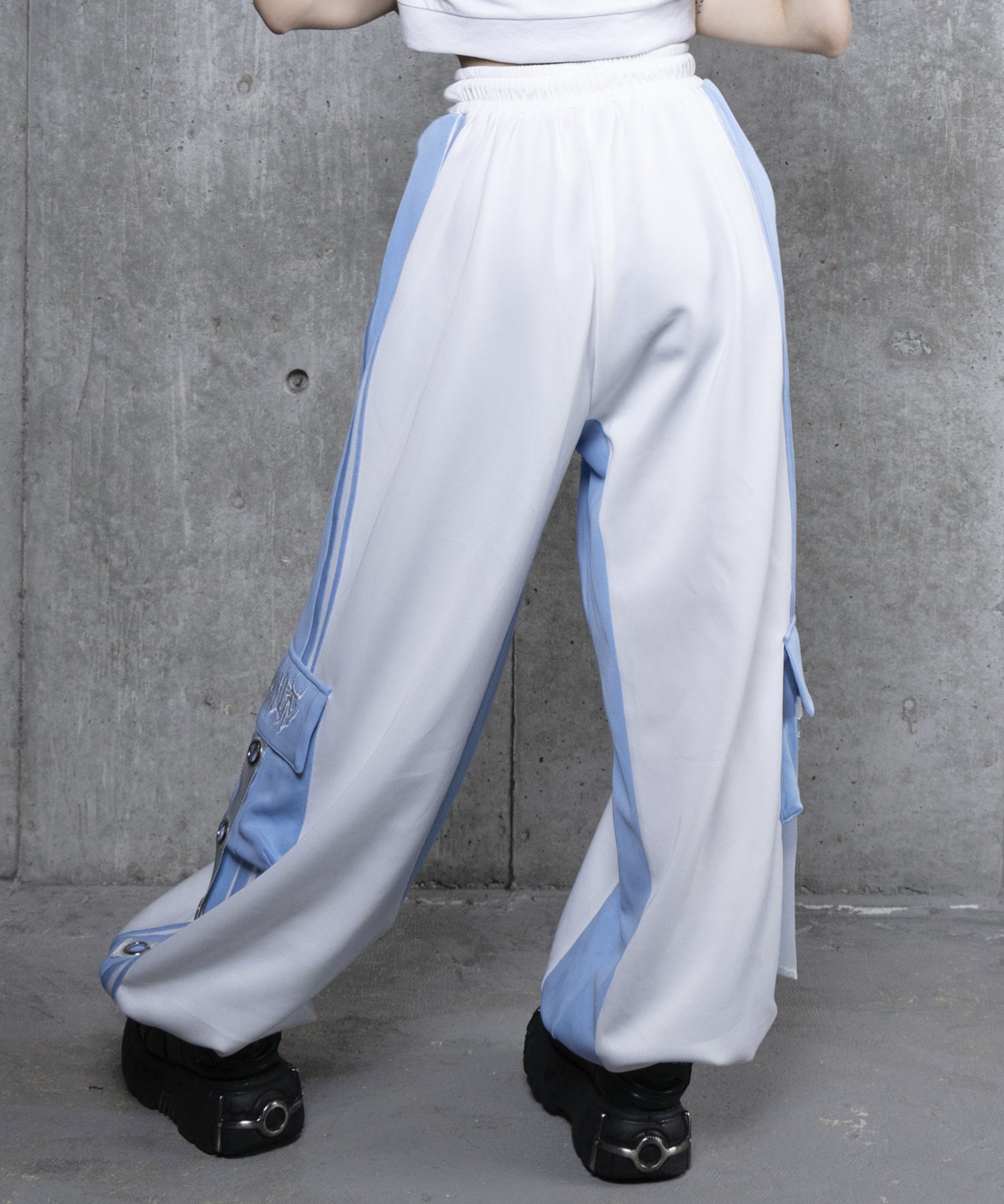 バイカラー裾ポケットラインジャージパンツ