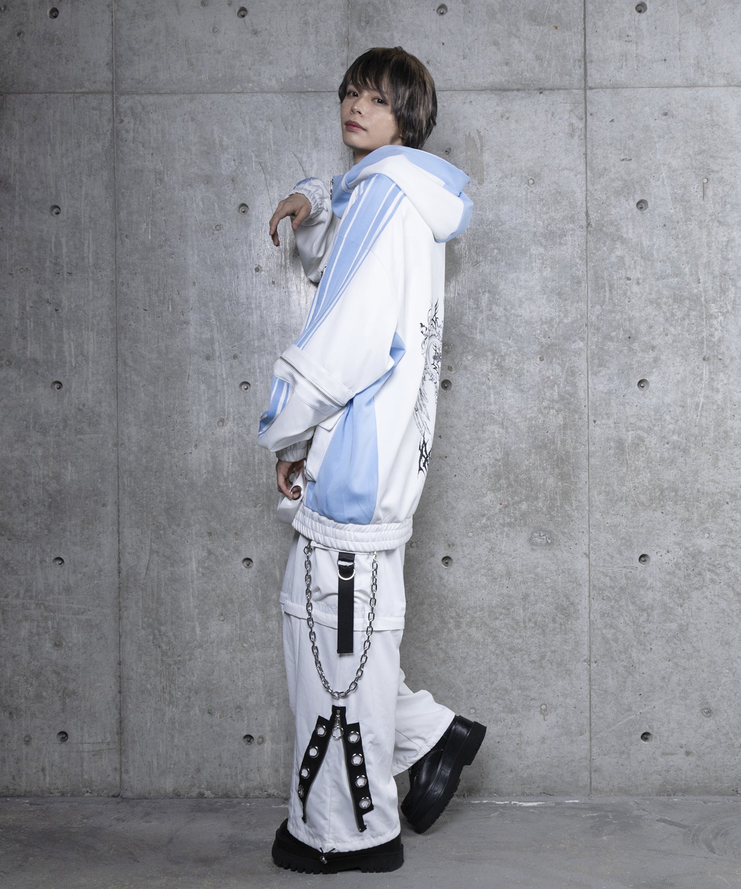 ハトメベルト付きライン入りZIPトップス