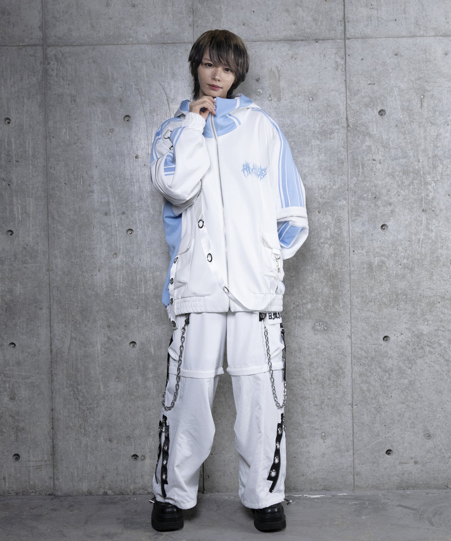 ハトメベルト付きライン入りZIPトップス