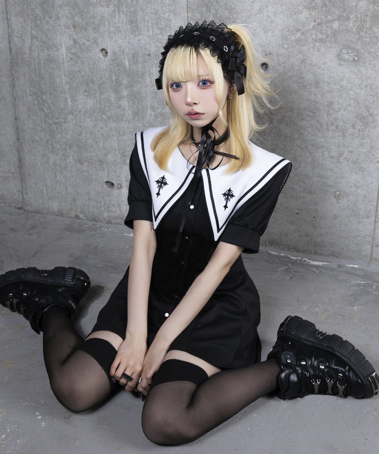 セーラー衿トップス+ショートパンツセットアップ