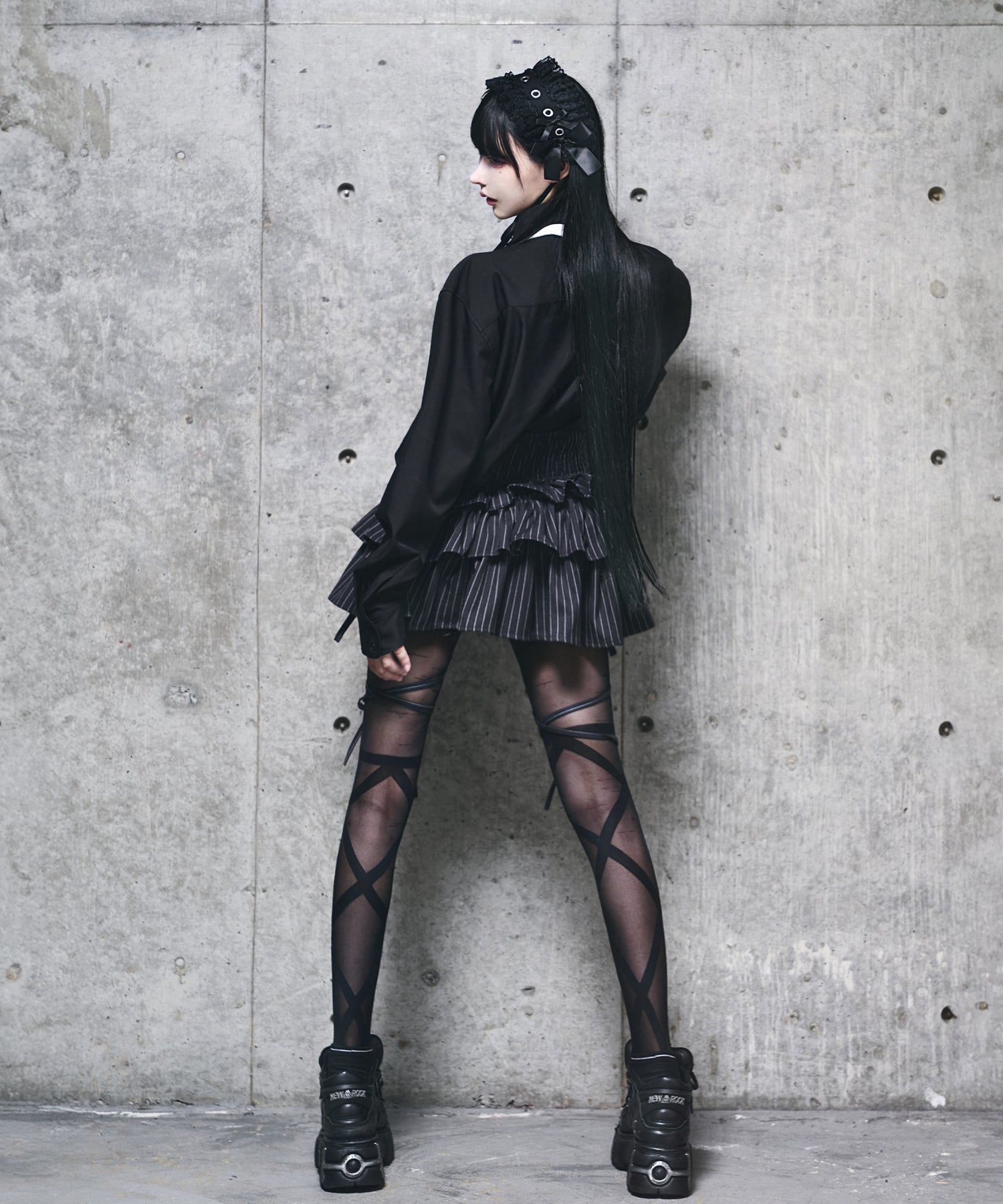 ハイウエストエンブレムボタン付きフリルパンツ