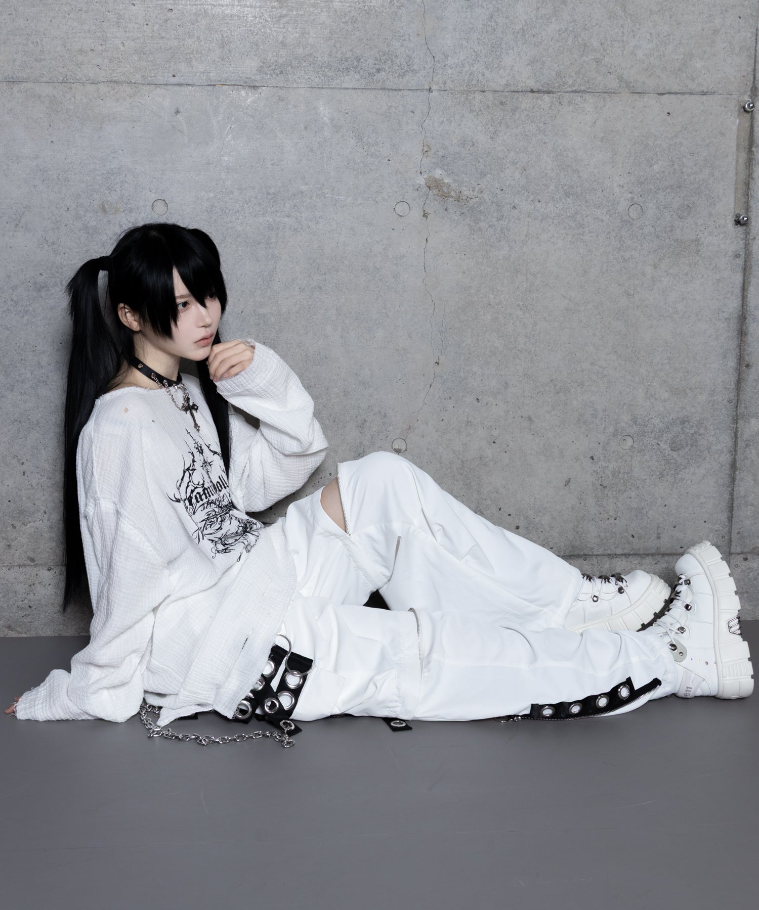 チェーンサスペンダー付きナイロンワイドパンツ