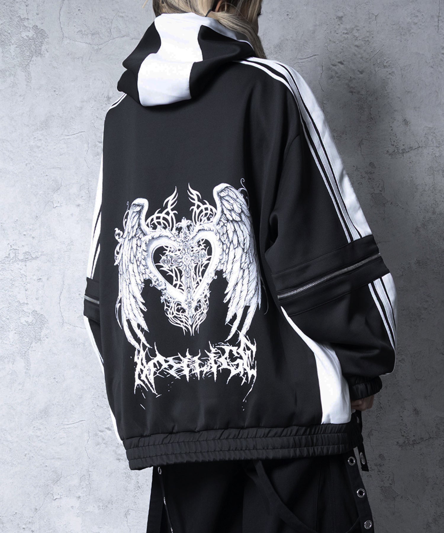 ハトメベルト付きライン入りZIPトップス