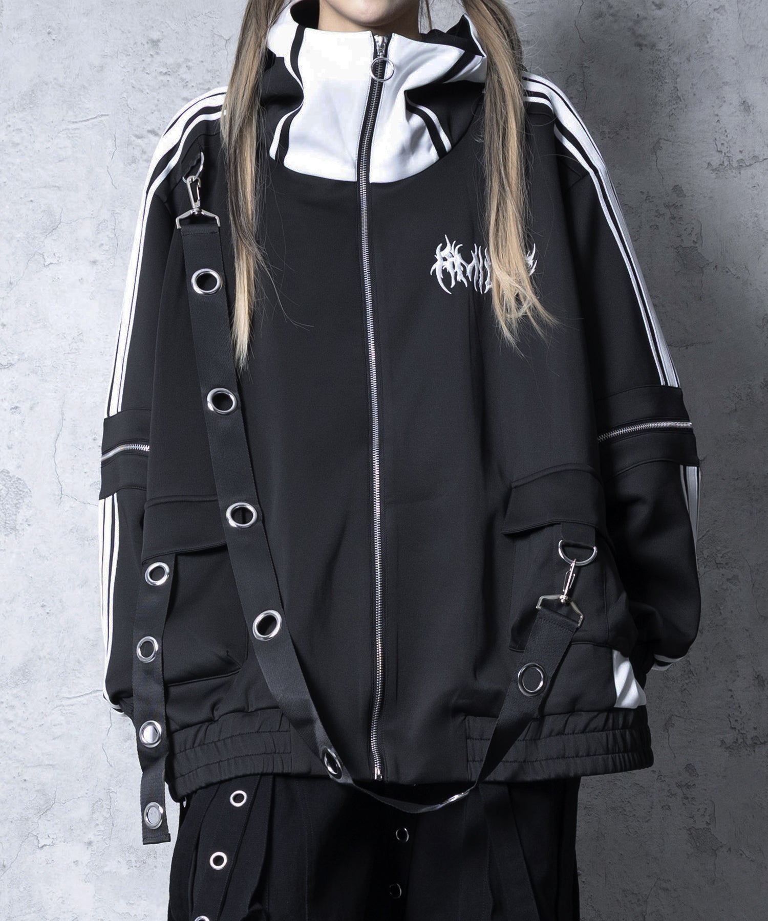 ハトメベルト付きライン入りZIPトップス