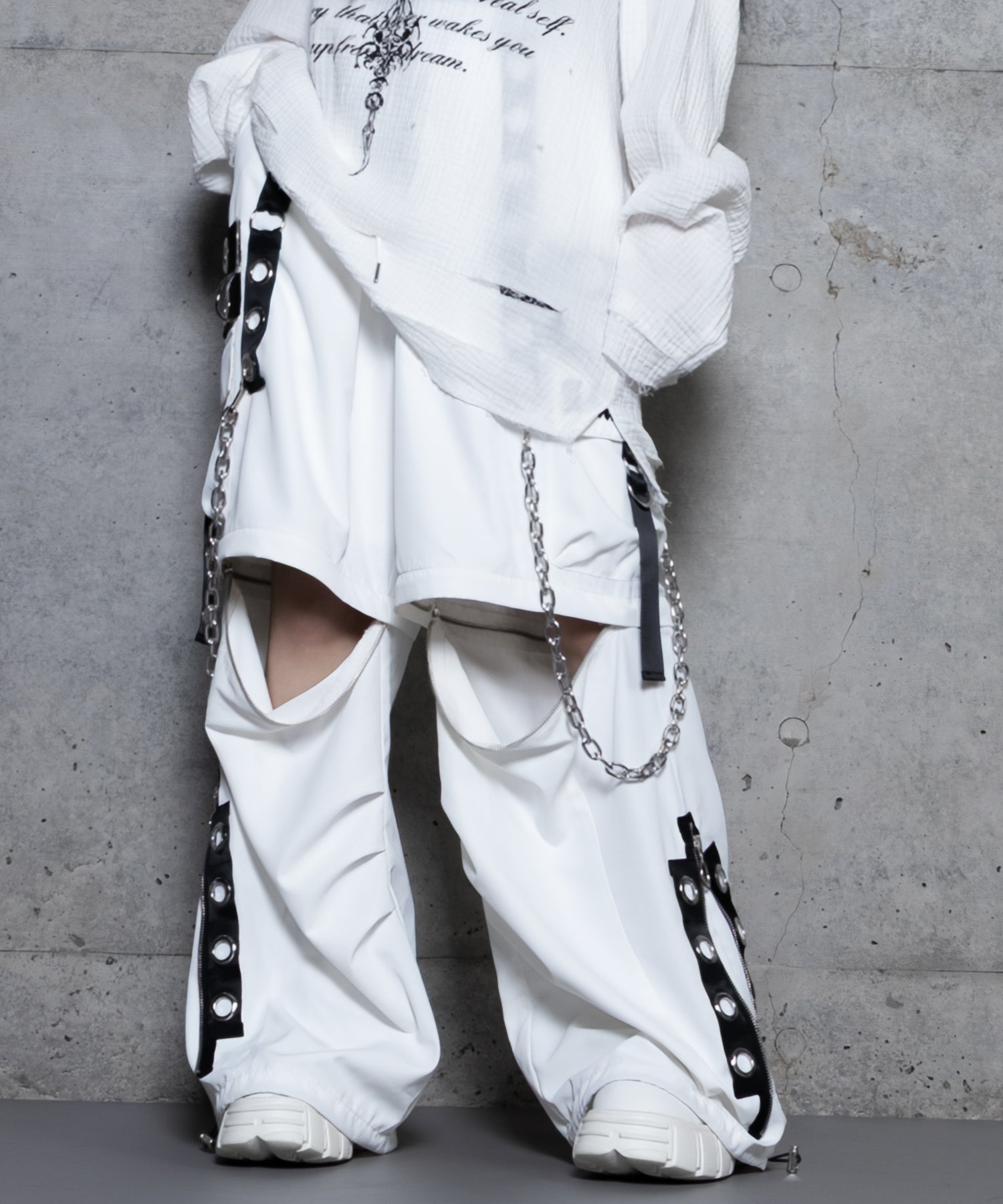 チェーンサスペンダー付きナイロンワイドパンツ