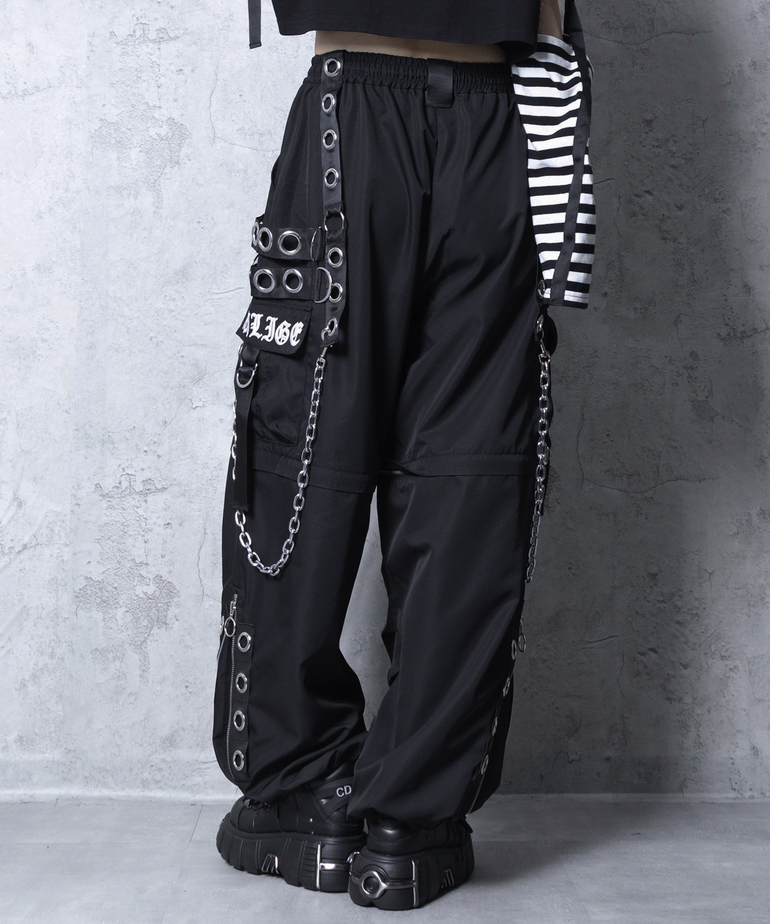 チェーンサスペンダー付きナイロンワイドパンツ
