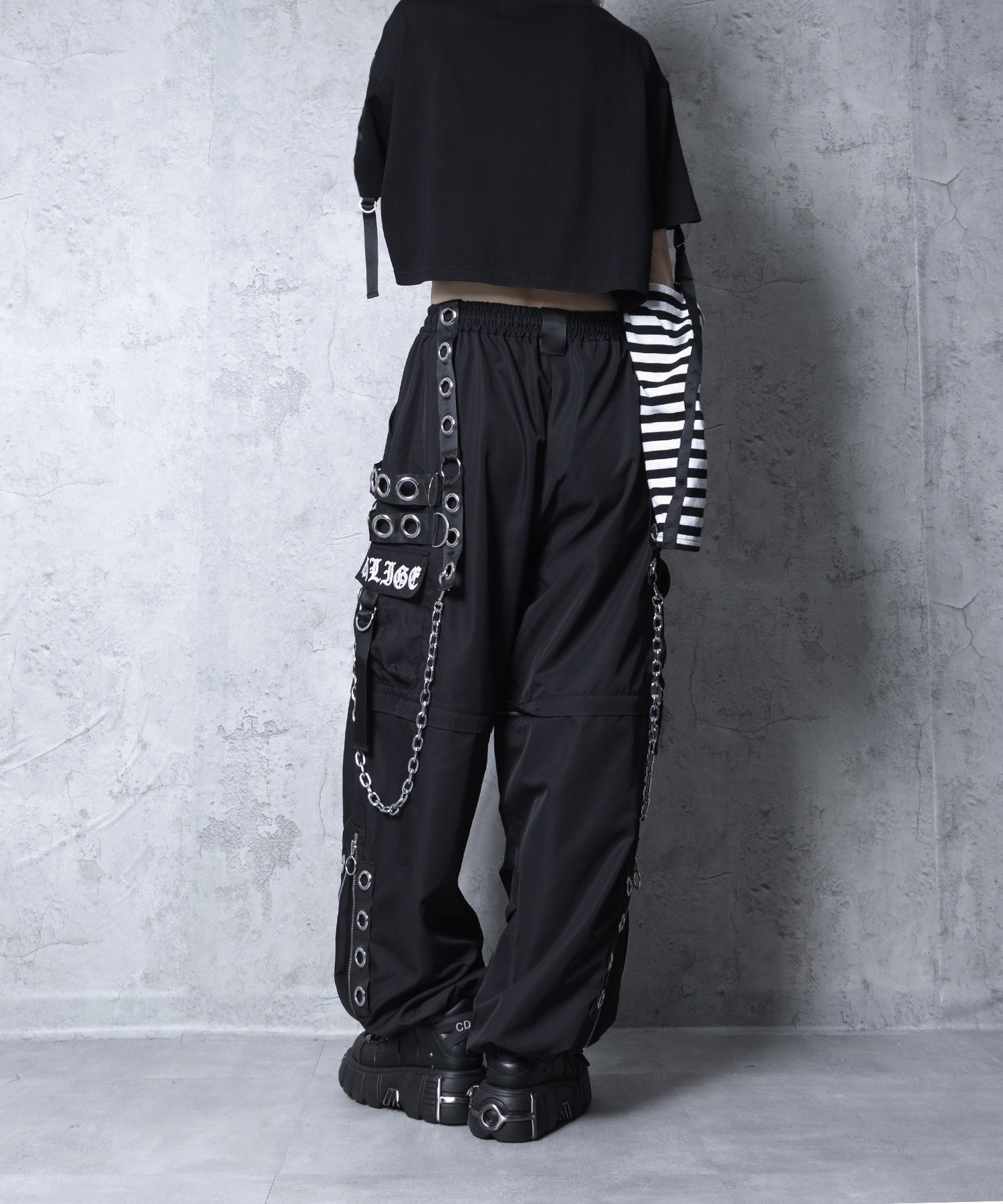 チェーンサスペンダー付きナイロンワイドパンツ
