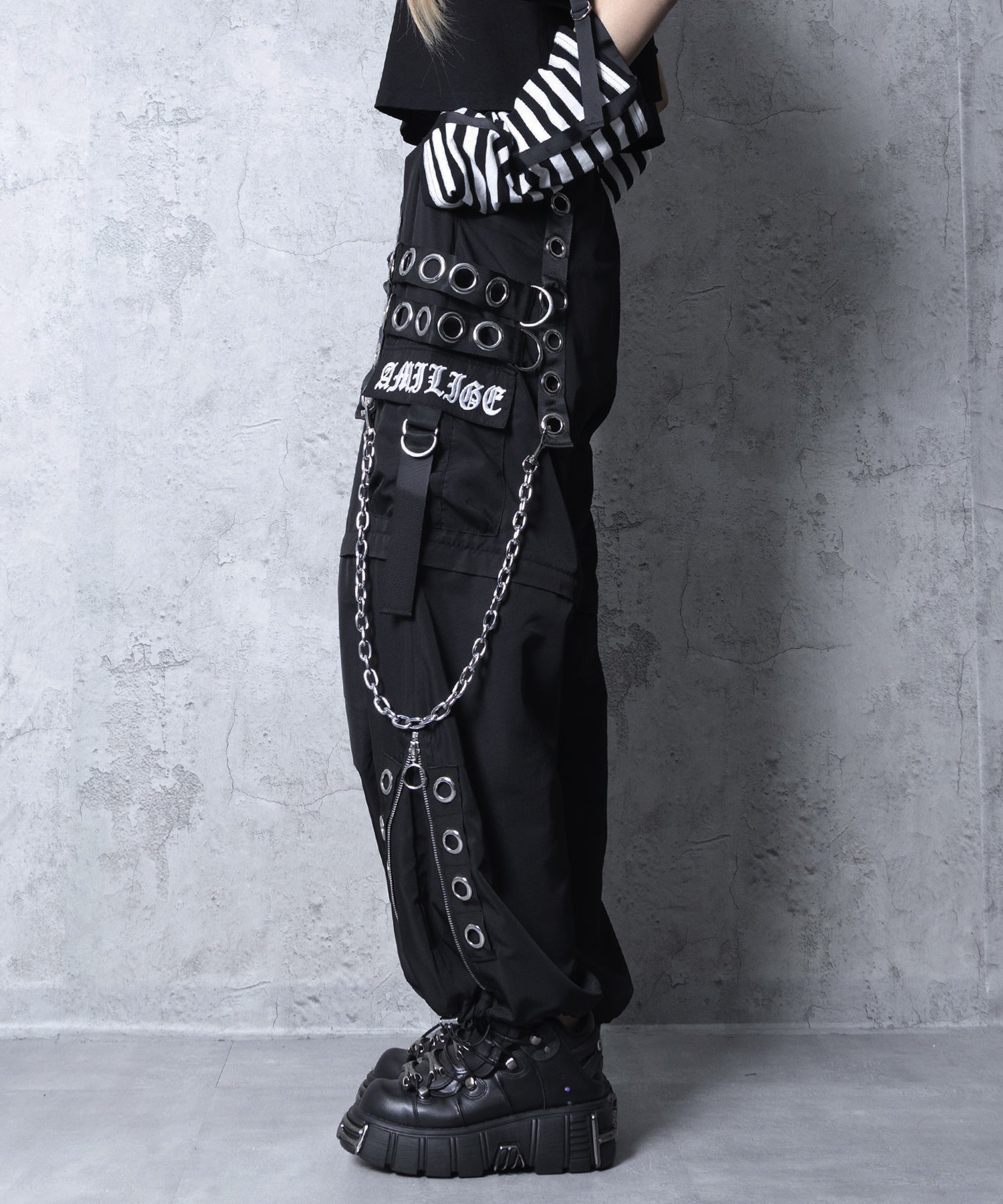 チェーンサスペンダー付きナイロンワイドパンツ