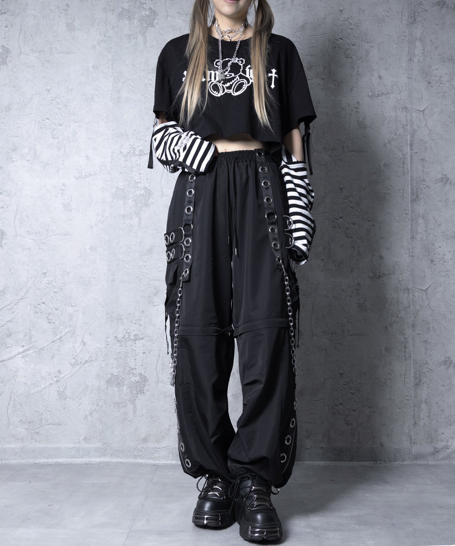 チェーンサスペンダー付きナイロンワイドパンツ