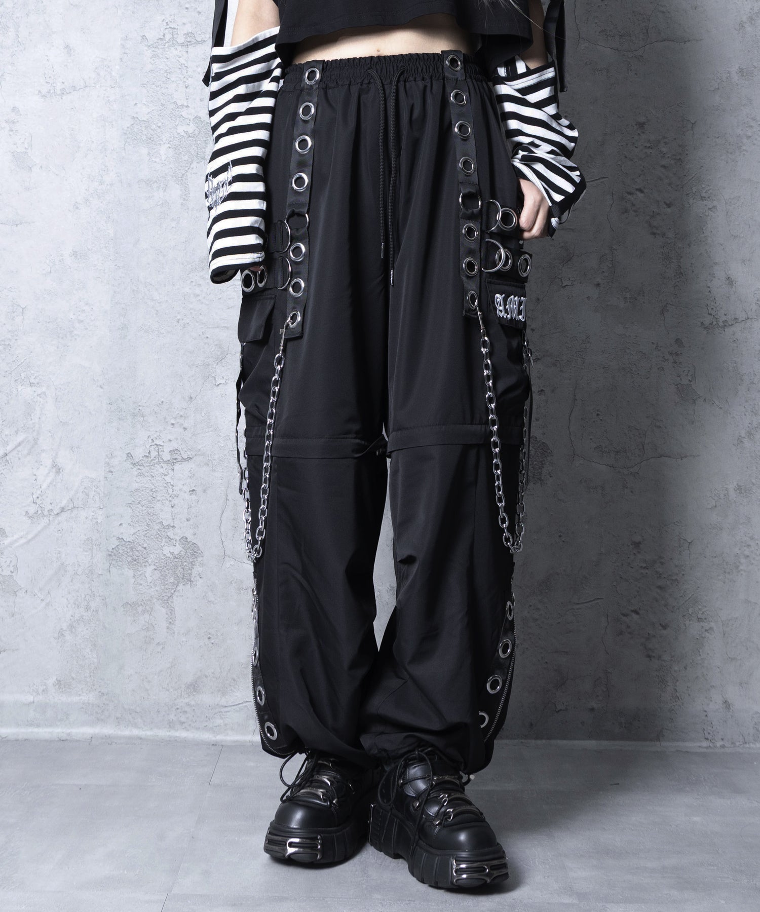 チェーンサスペンダー付きナイロンワイドパンツ