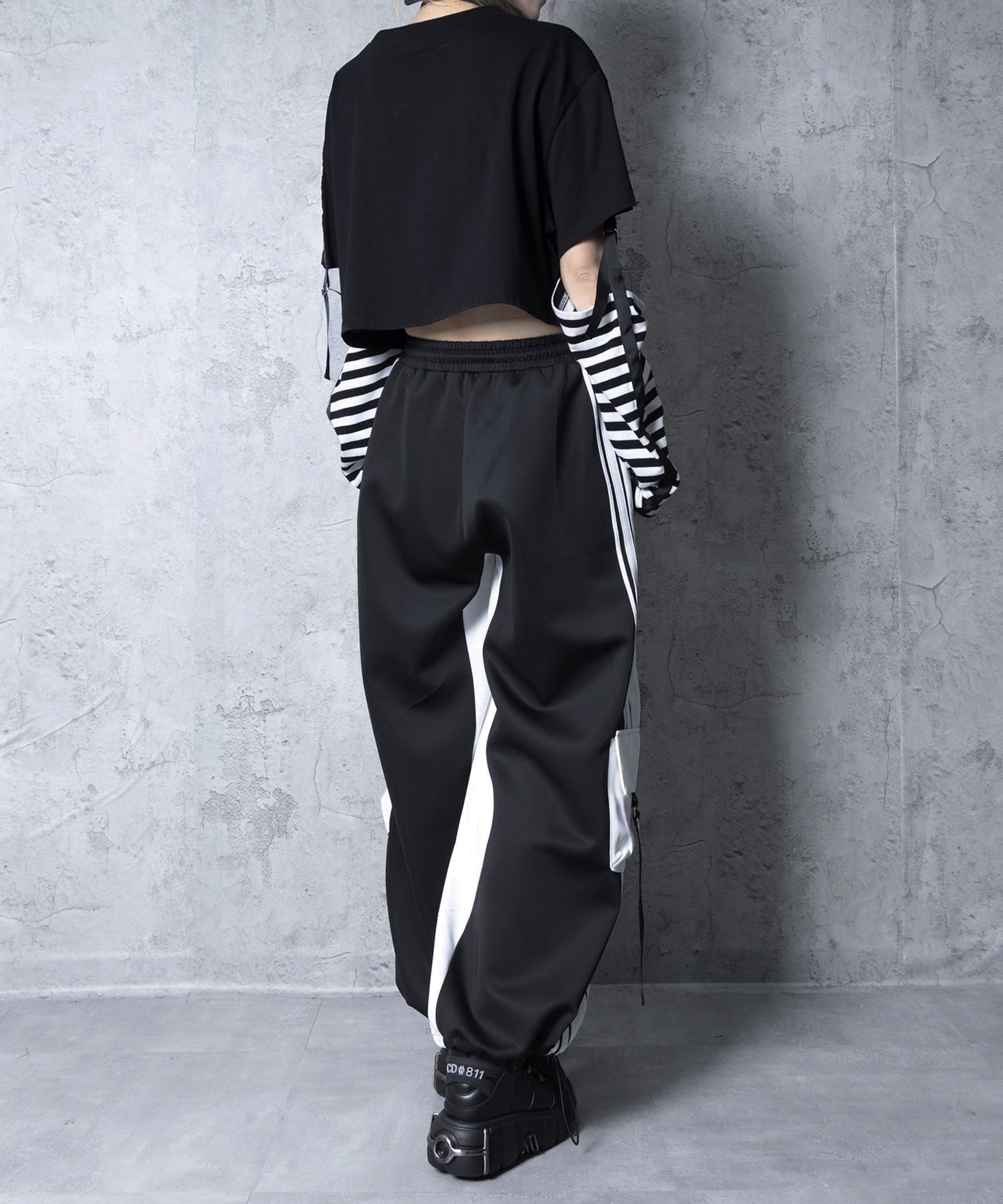 バイカラー裾ポケットラインジャージパンツ