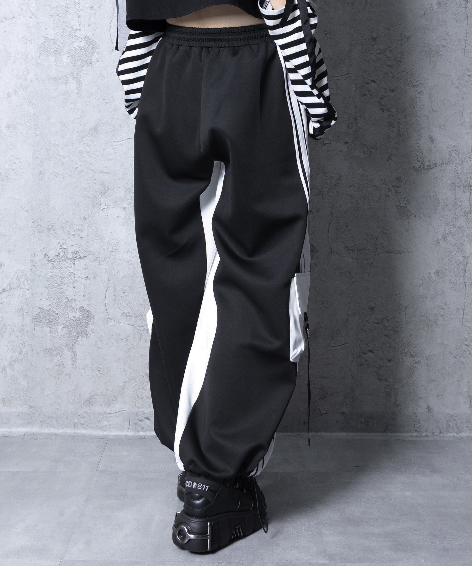 バイカラー裾ポケットラインジャージパンツ