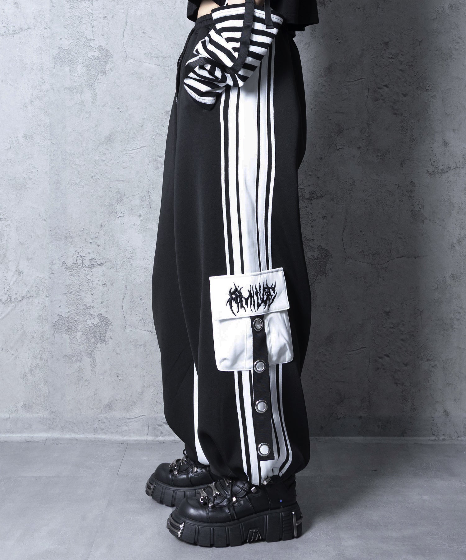 バイカラー裾ポケットラインジャージパンツ