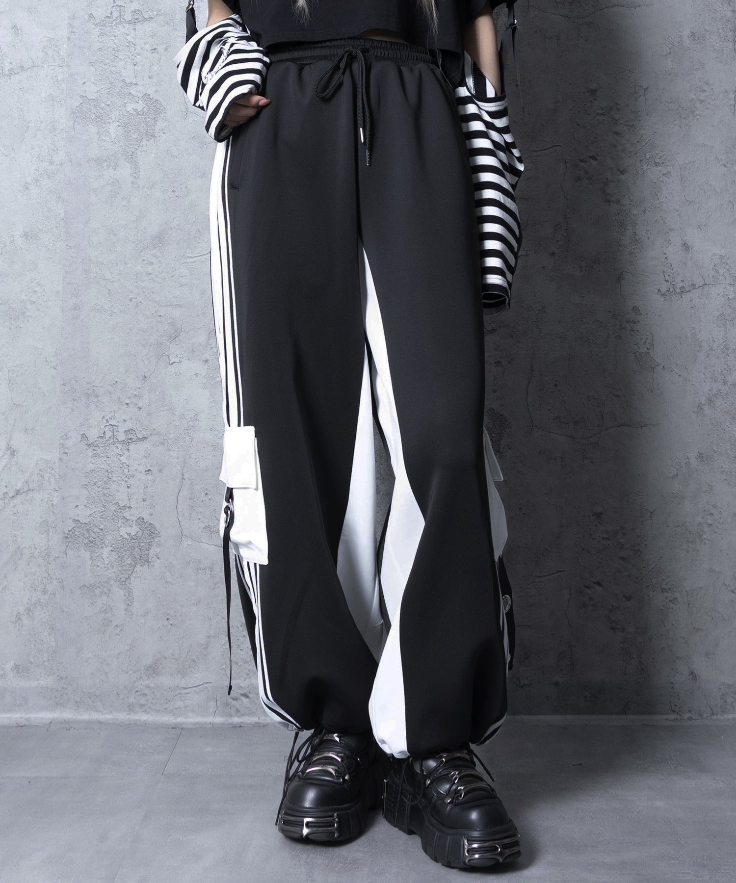 バイカラー裾ポケットラインジャージパンツ
