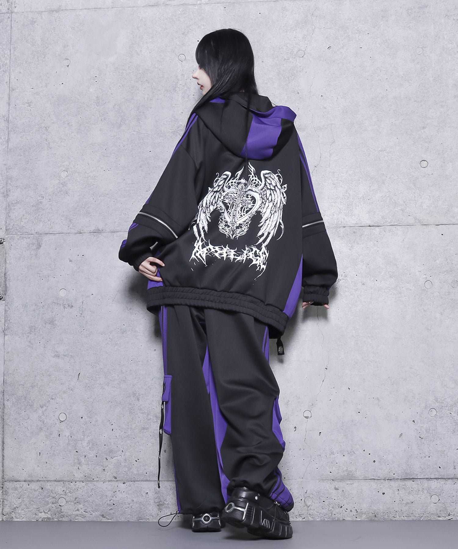 ハトメベルト付きライン入りZIPトップス