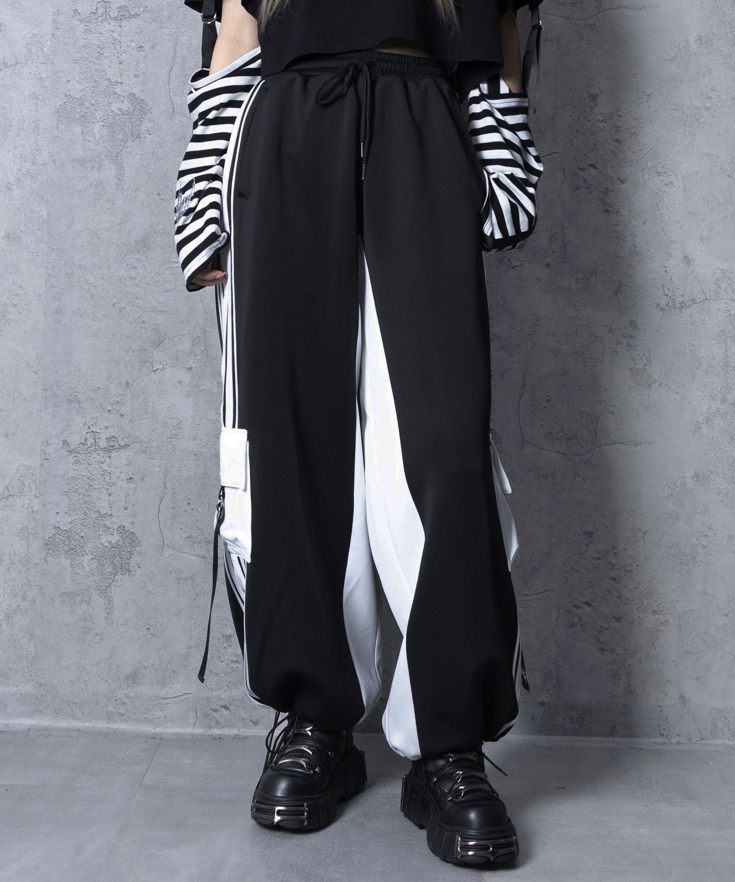バイカラー裾ポケットラインジャージパンツ