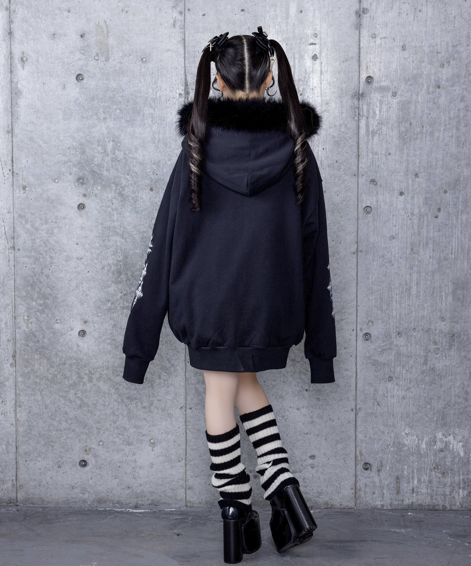 ファー付きAmiligeラインストーンZIPパーカー