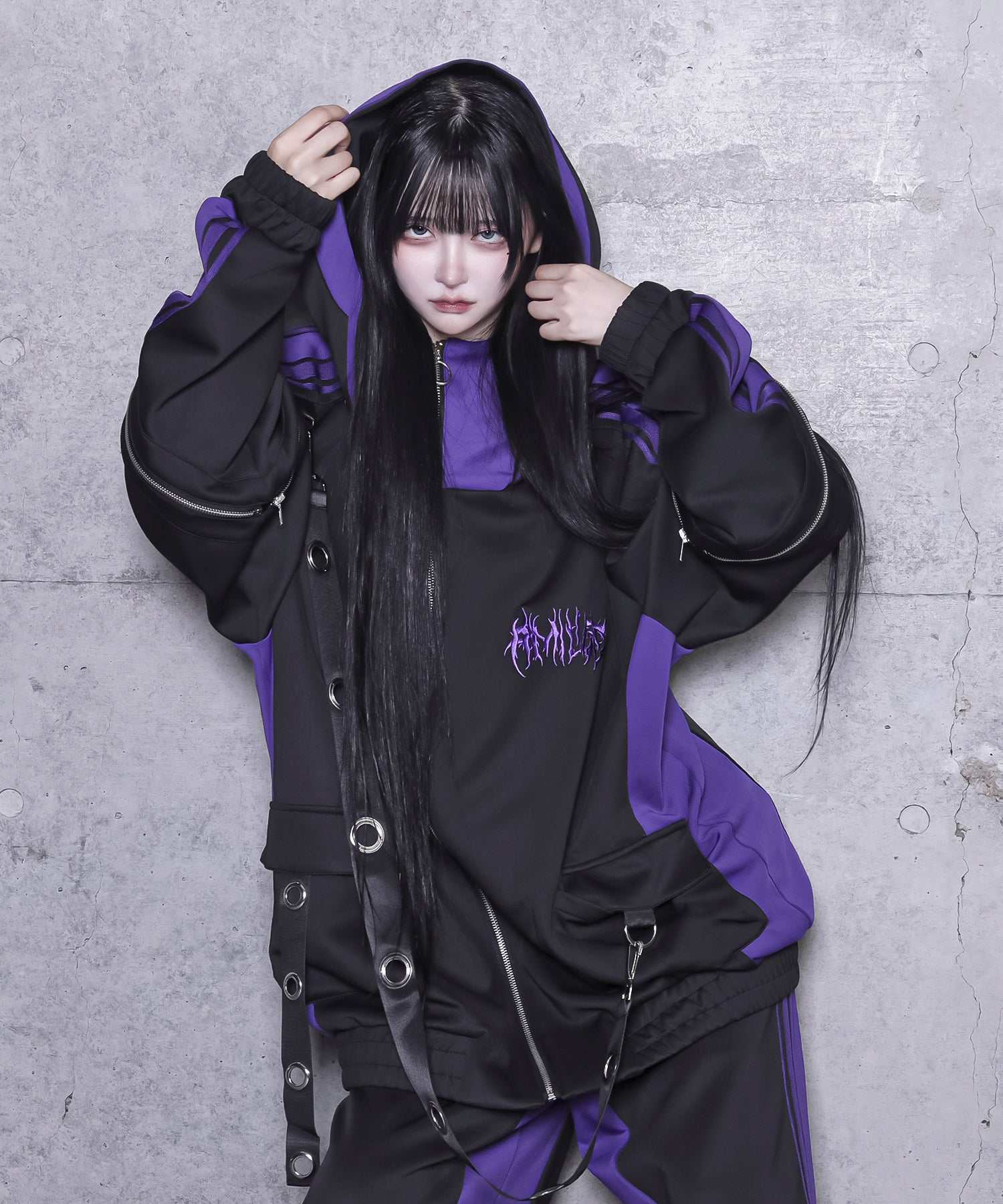 ハトメベルト付きライン入りZIPトップス