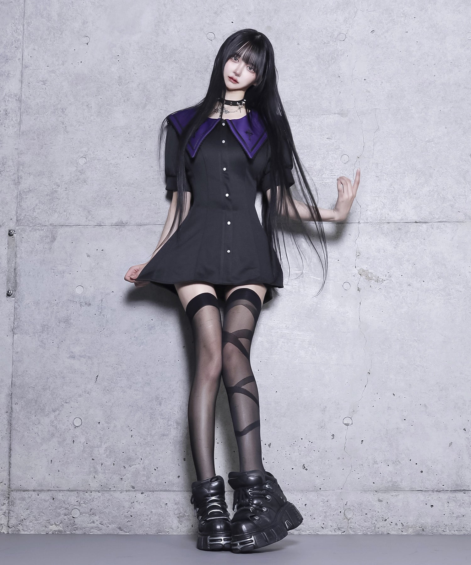 セーラー衿トップス+ショートパンツセットアップ