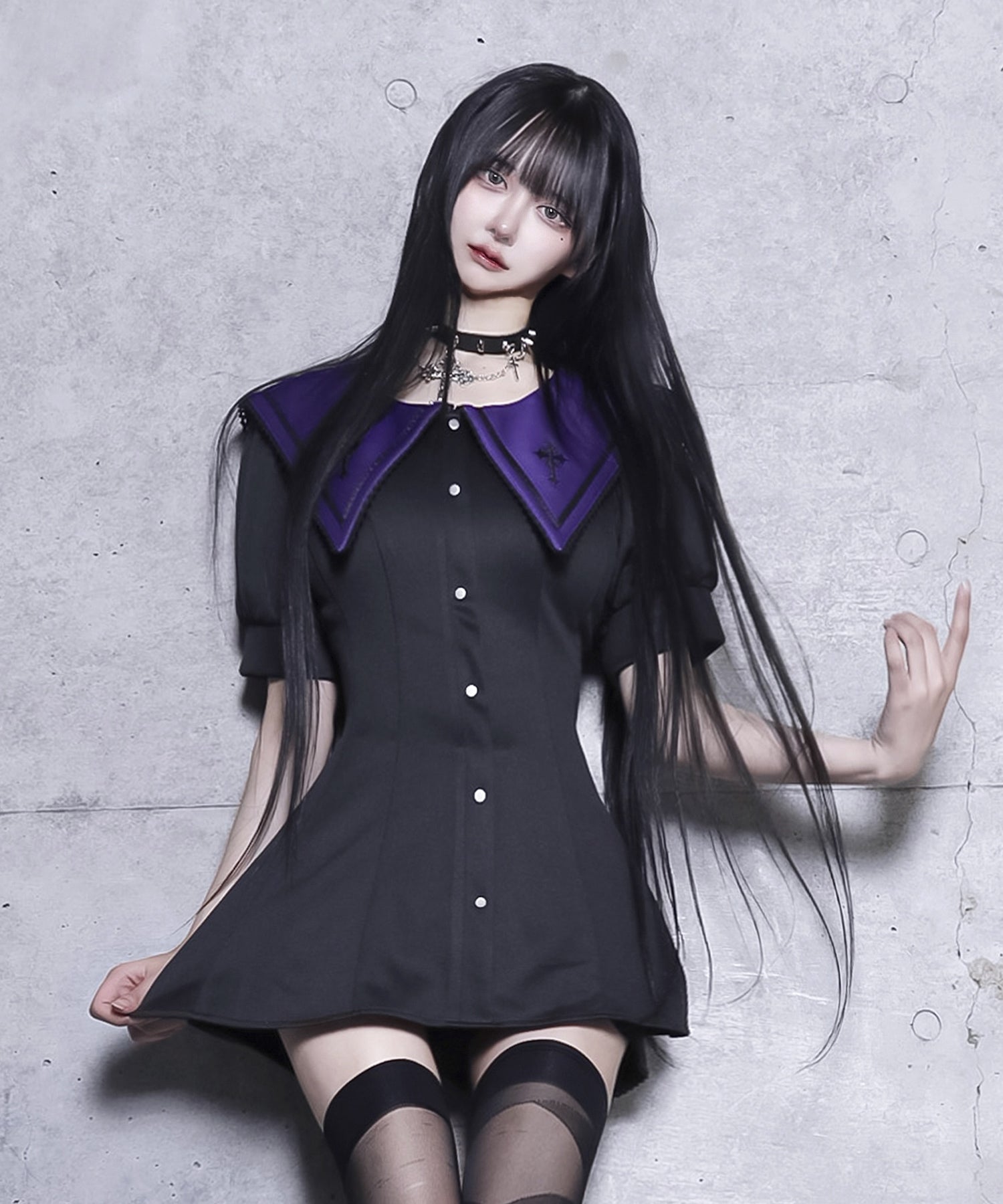 セーラー衿トップス+ショートパンツセットアップ