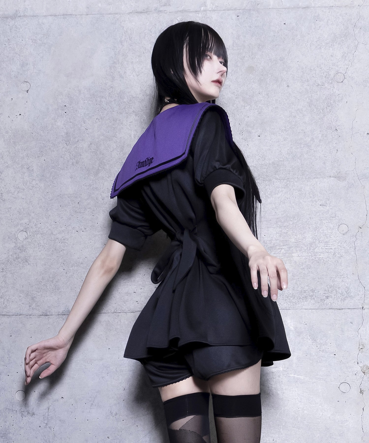 セーラー衿トップス+ショートパンツセットアップ