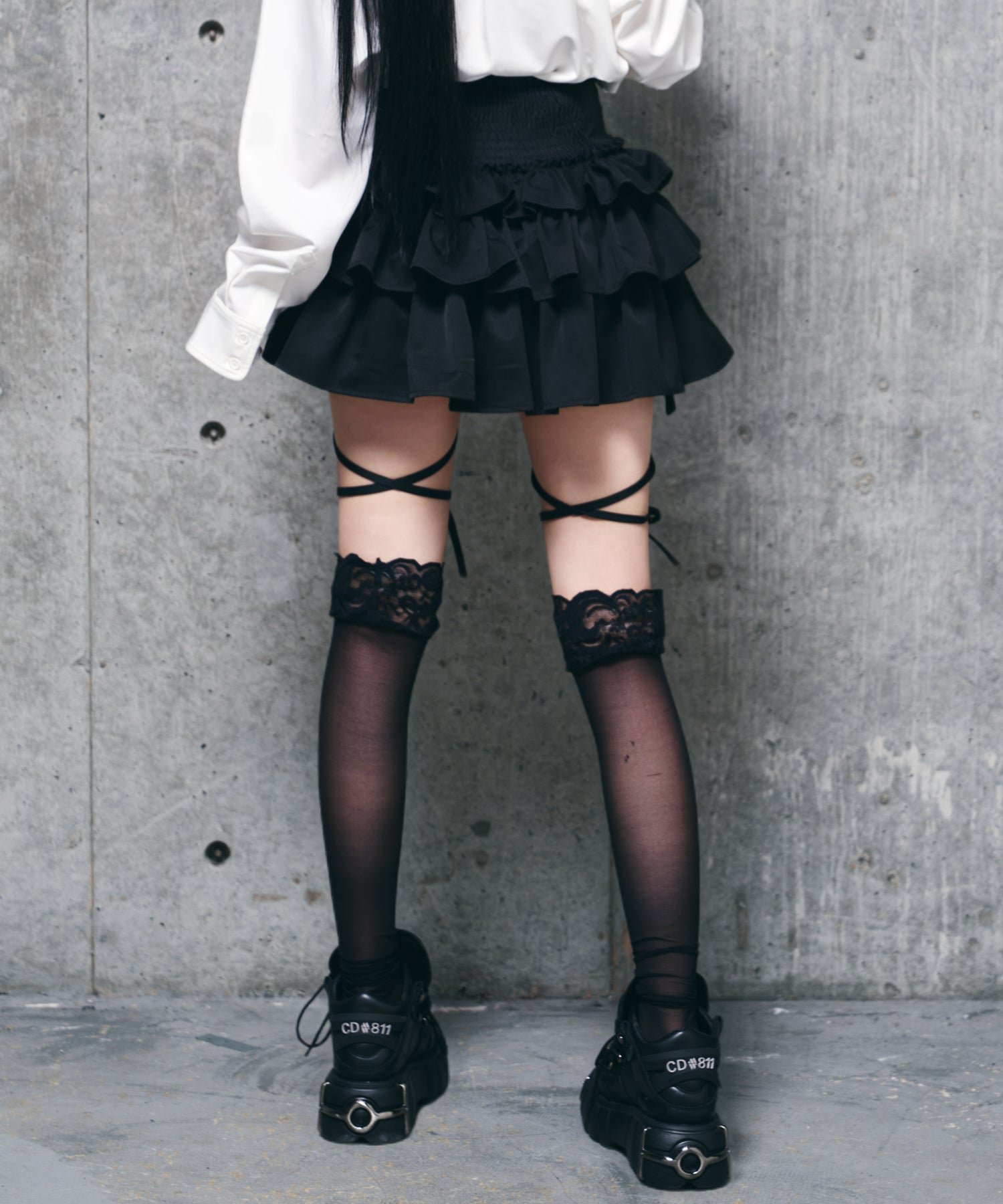 ハイウエストエンブレムボタン付きフリルパンツ