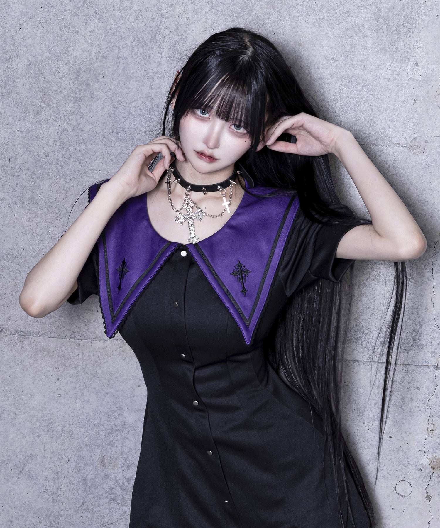 セーラー衿トップス+ショートパンツセットアップ