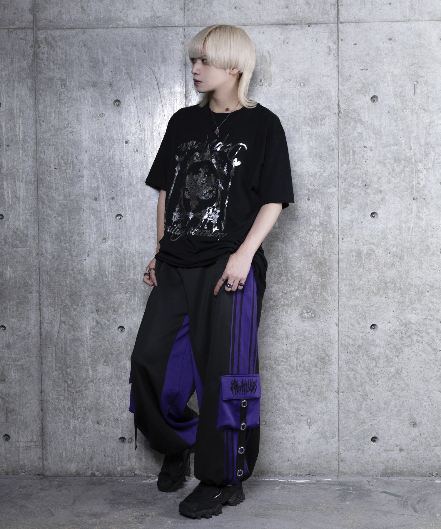 クロス羽箔プリントTシャツ