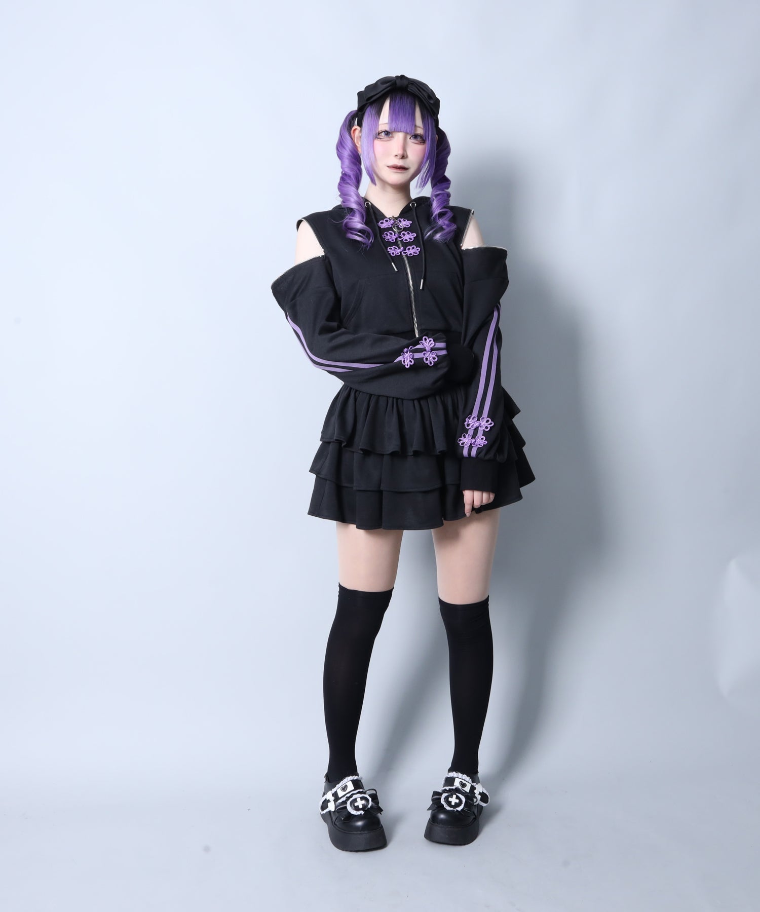 チャイナボタン付きパーカー+フリルスカート