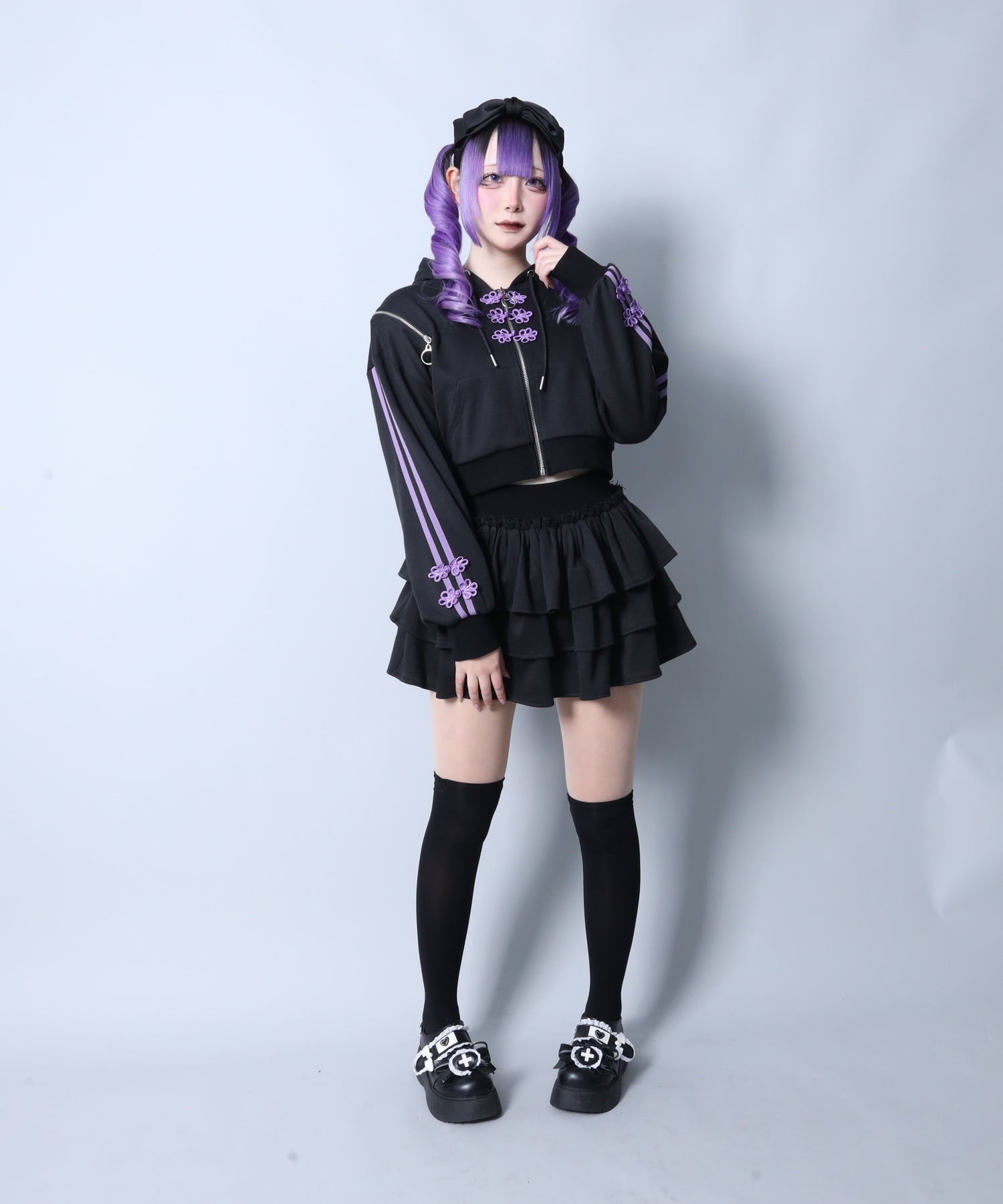 チャイナボタン付きパーカー+フリルスカート