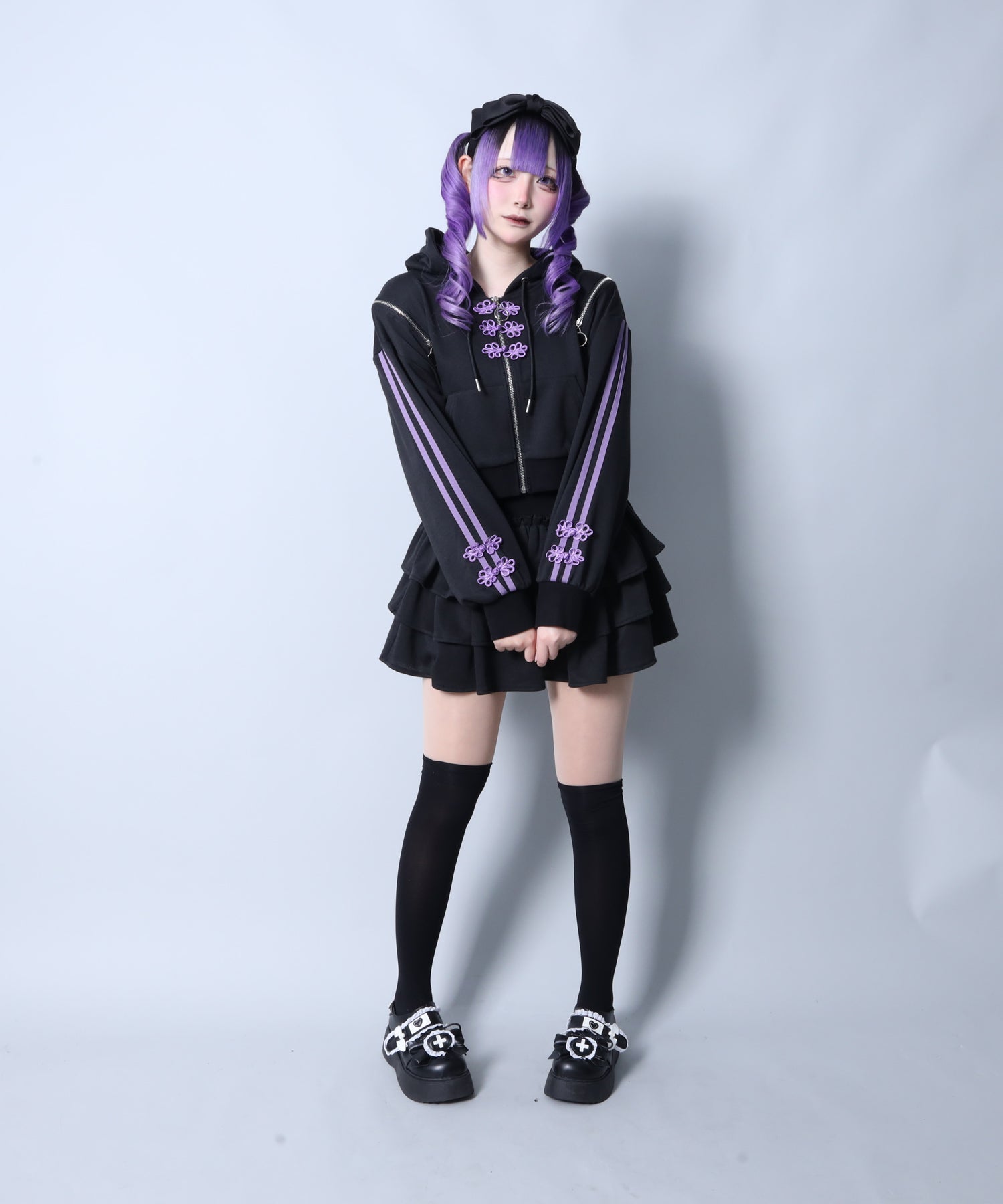 チャイナボタン付きパーカー+フリルスカート