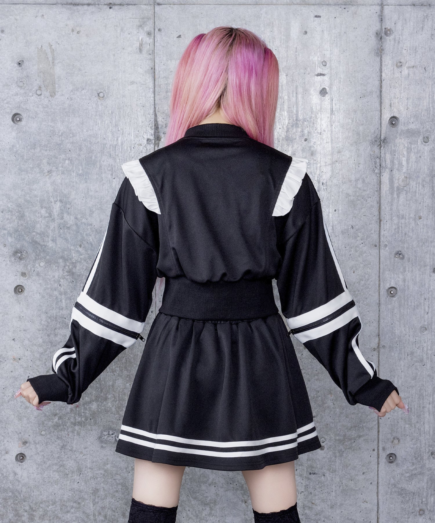 ラインフリル袖ZIPトップス+エプロンスカートセットトップス