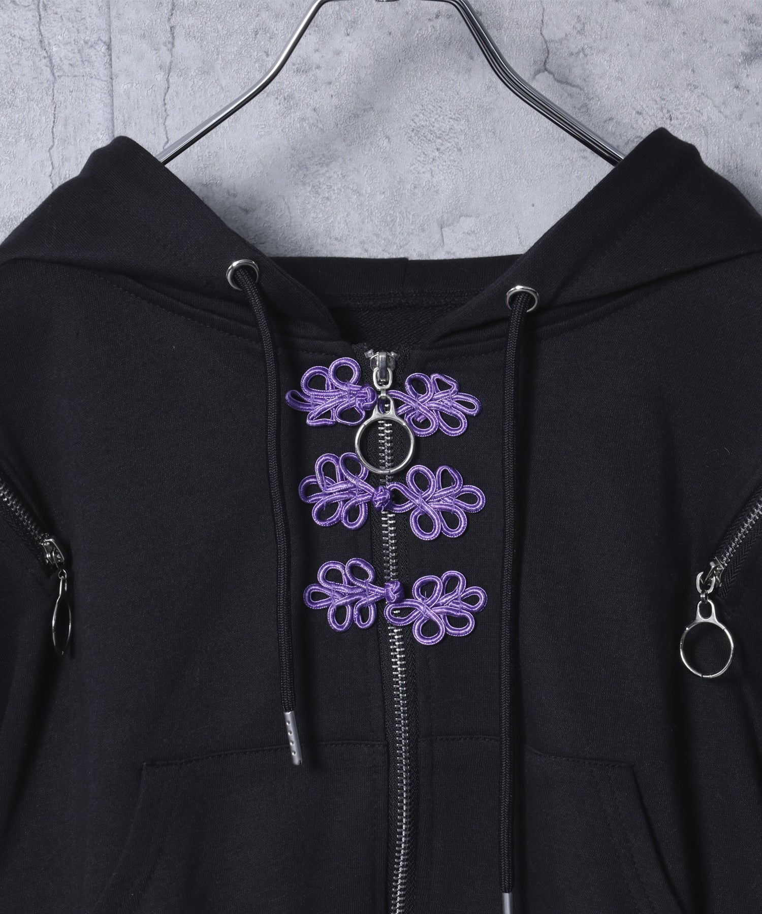 チャイナボタン付きパーカー+フリルスカート