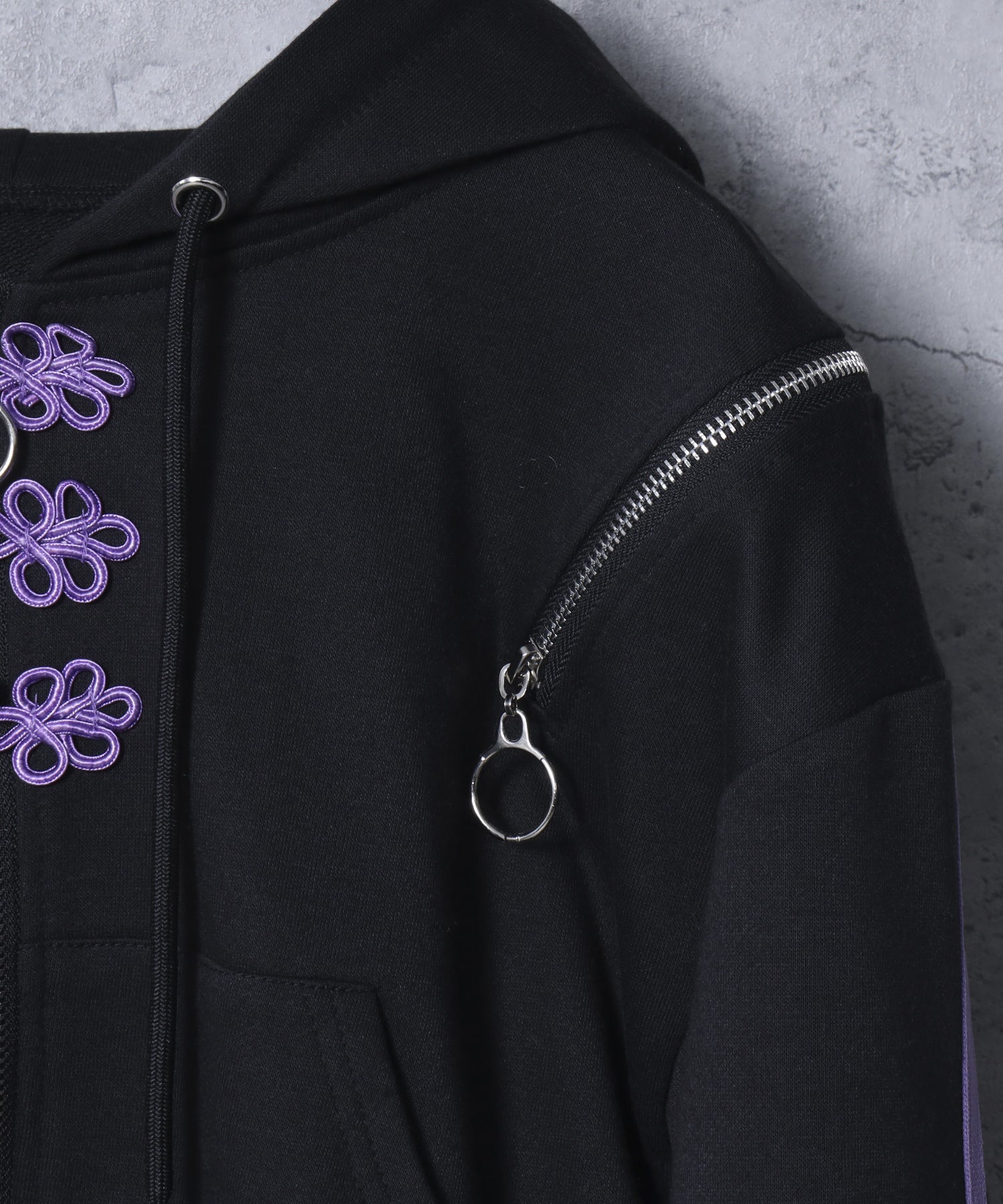 チャイナボタン付きパーカー+フリルスカート