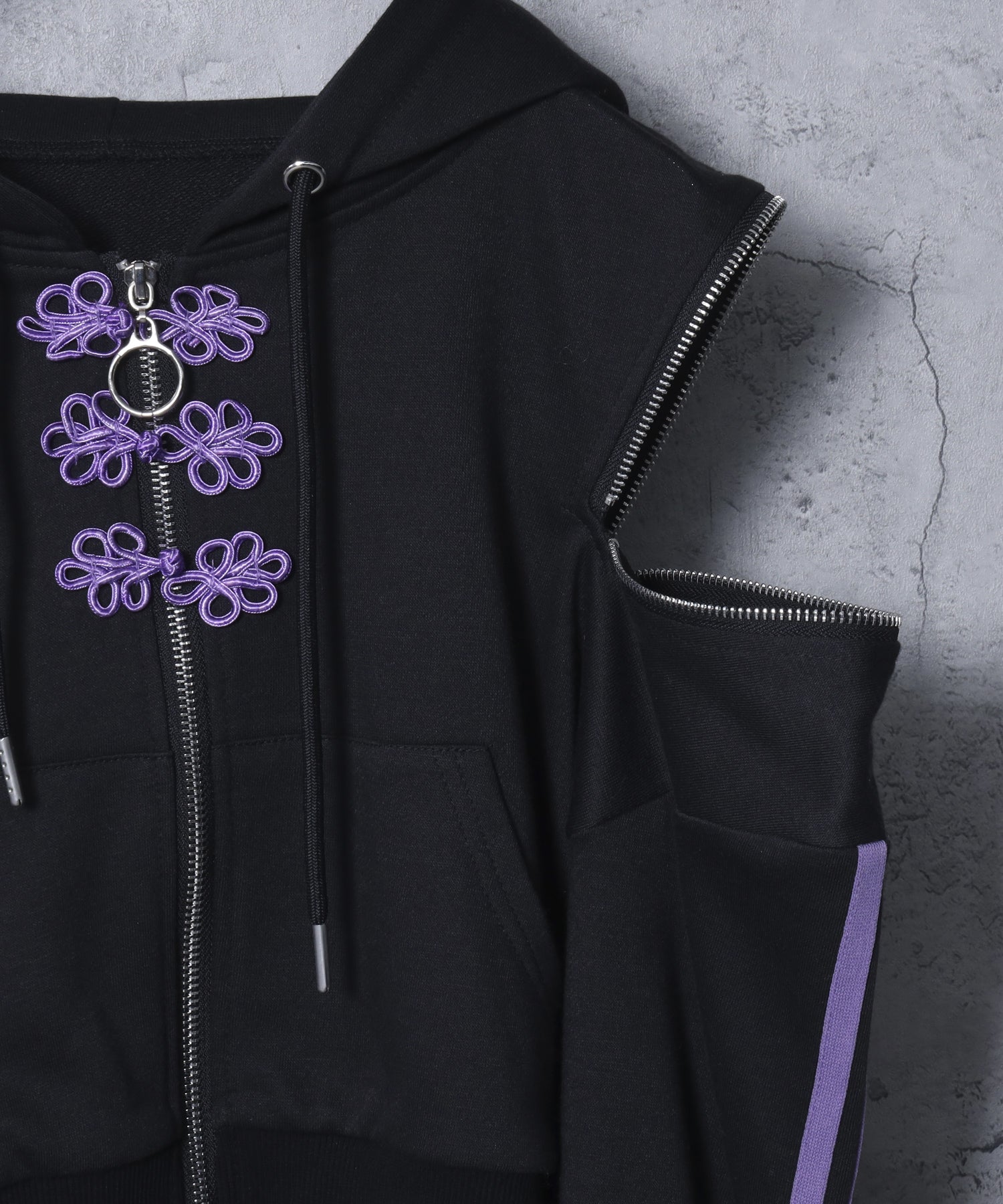 チャイナボタン付きパーカー+フリルスカート