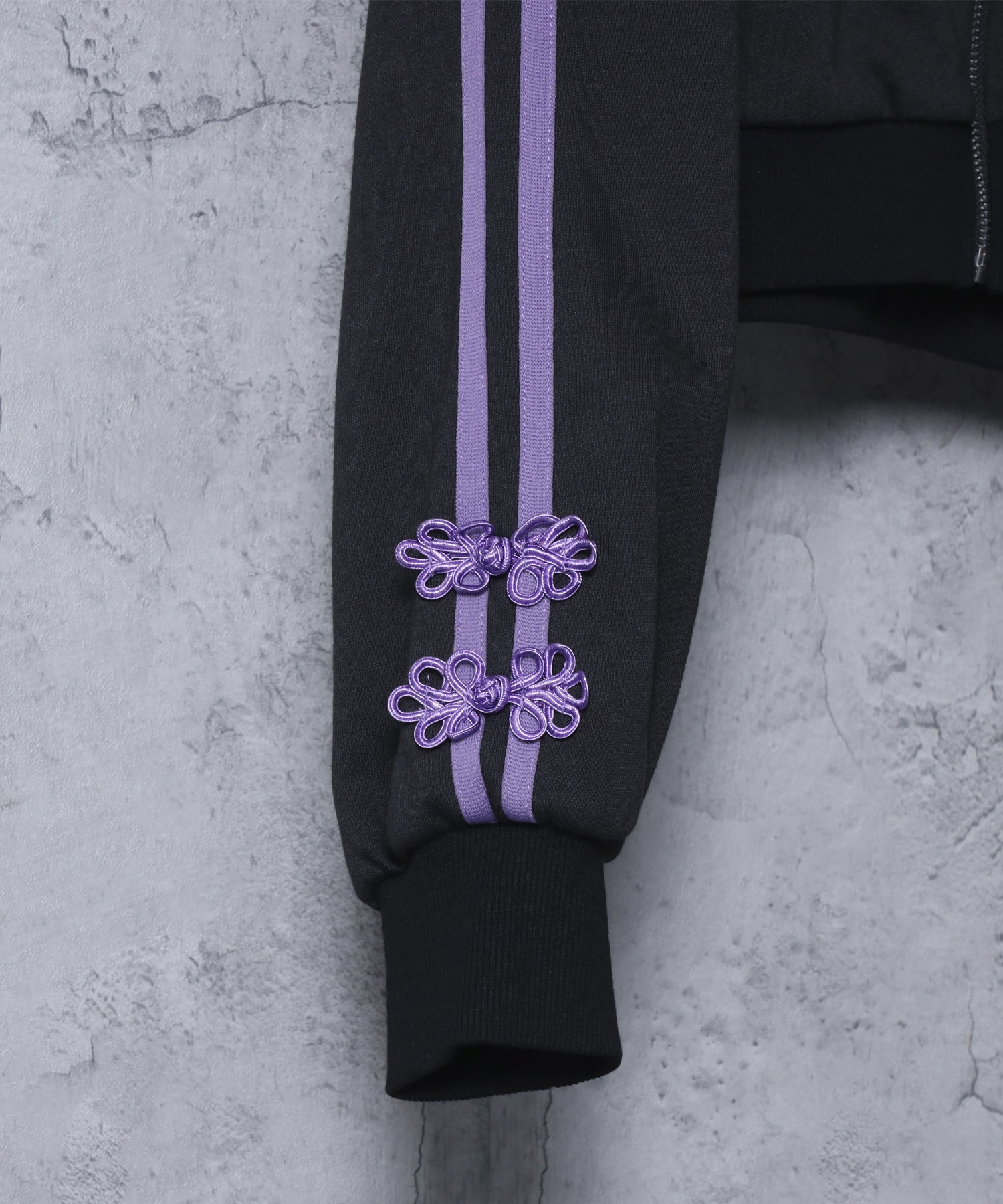 チャイナボタン付きパーカー+フリルスカート