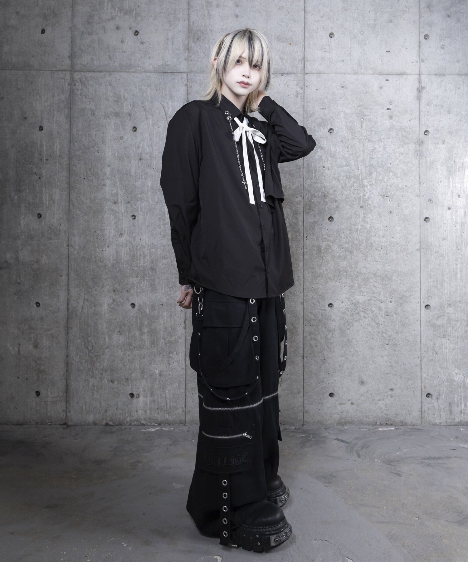 チェーン付きバイカラーリボンシャツ