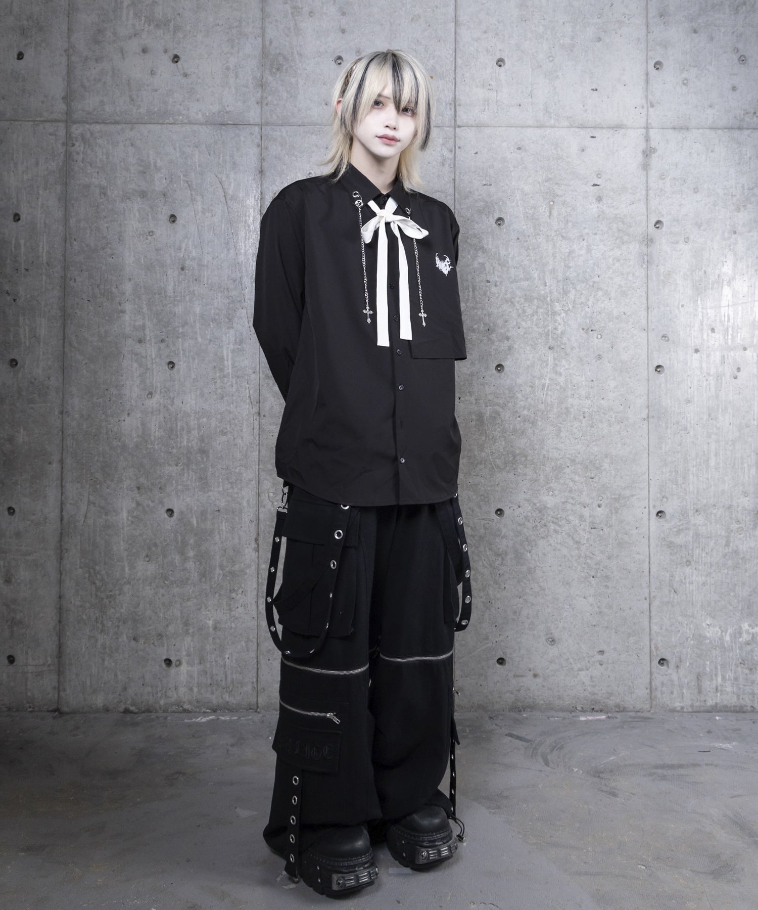 チェーン付きバイカラーリボンシャツ