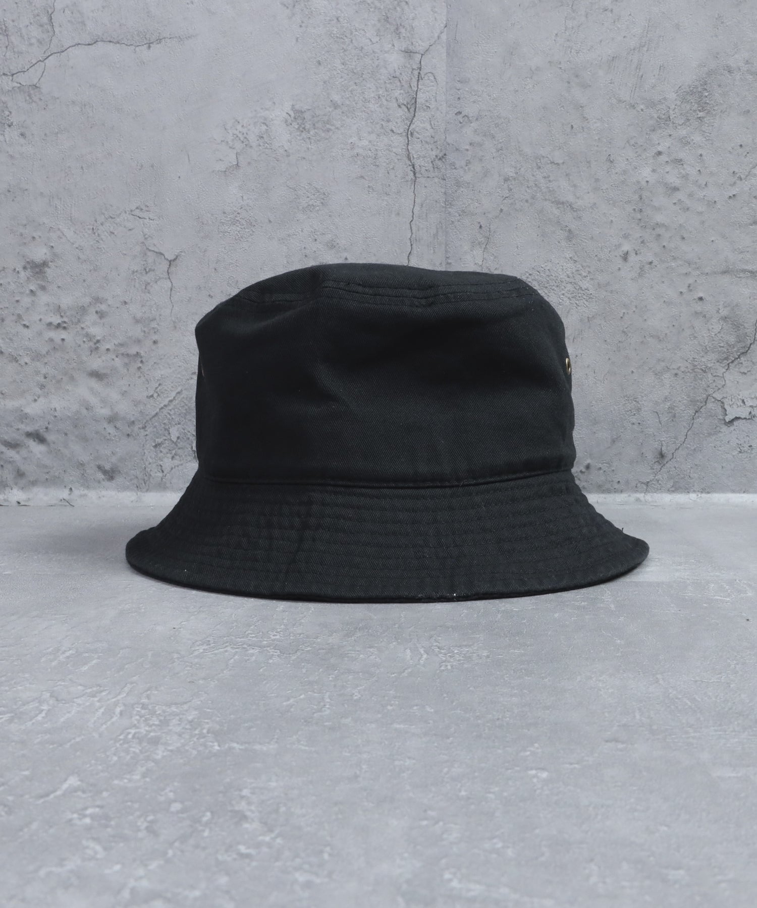 Amilige shelterロゴ刺繍バケットハット