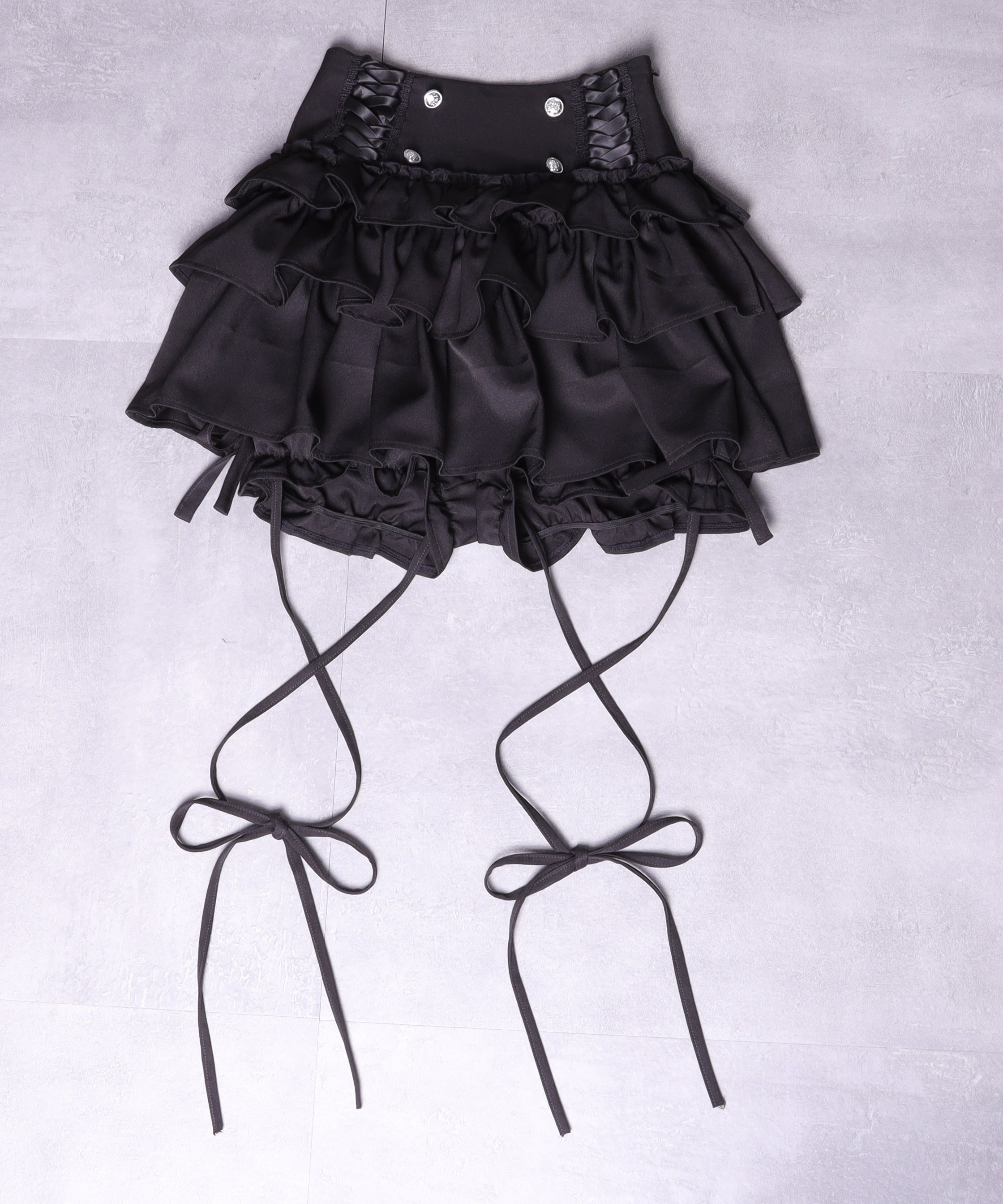 ハイウエストエンブレムボタン付きフリルパンツ