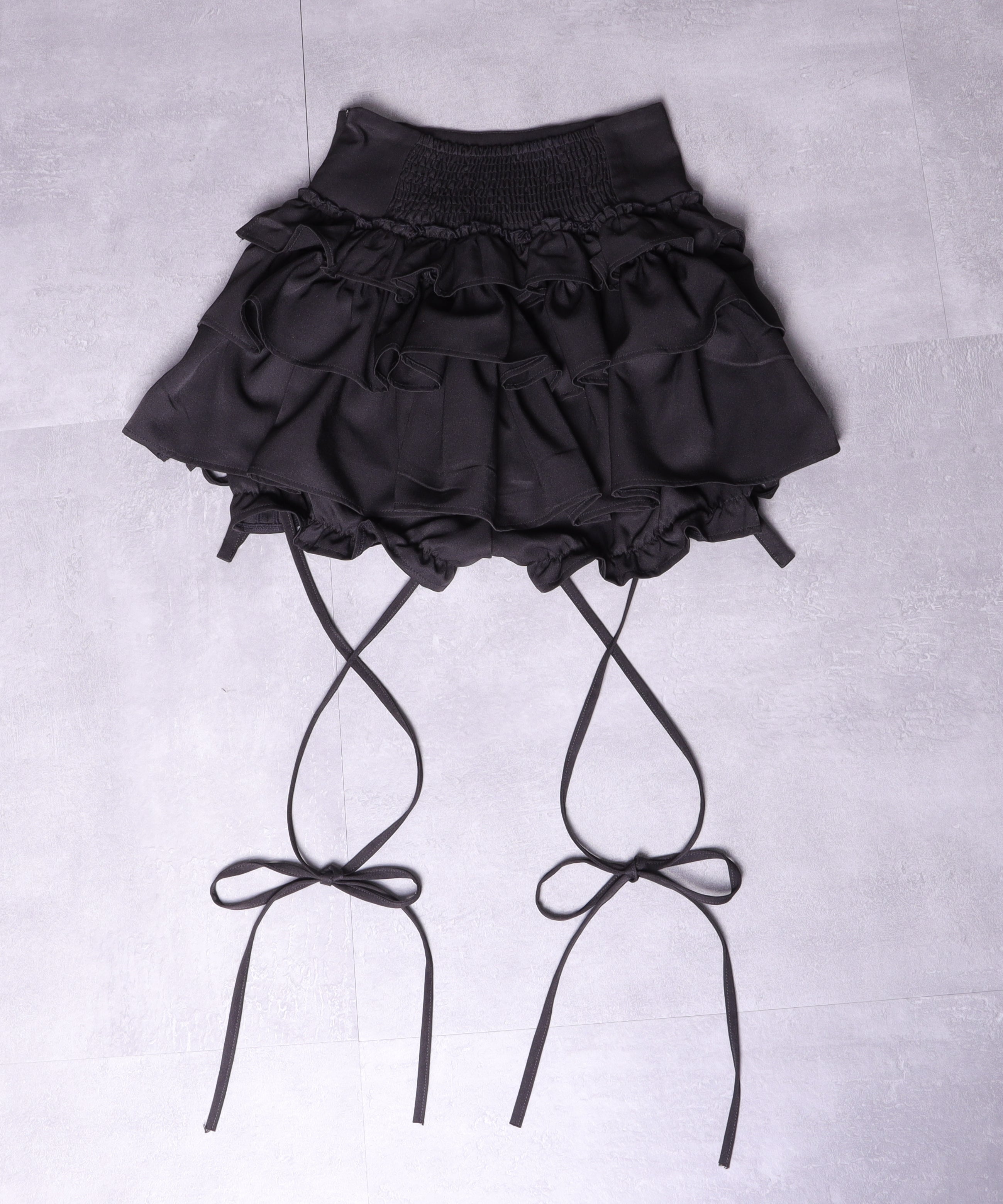 ハイウエストエンブレムボタン付きフリルパンツ