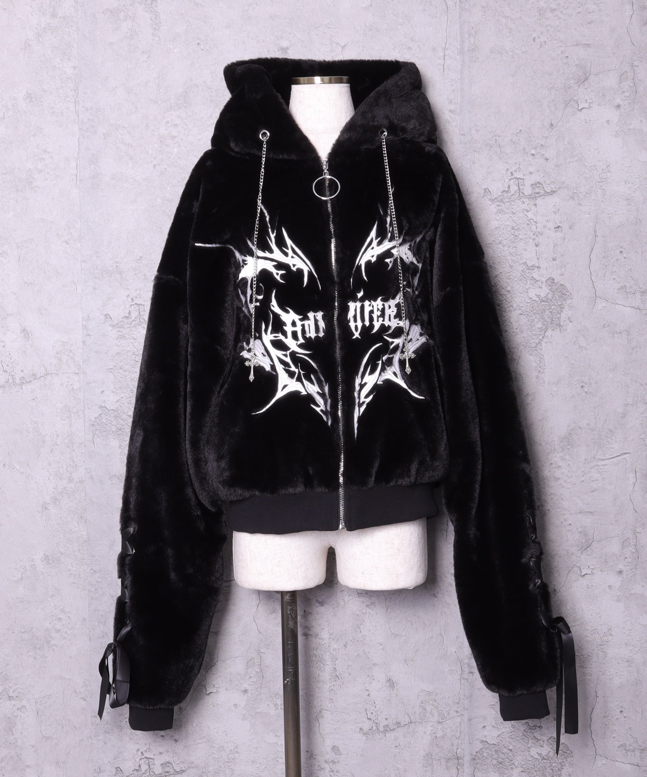 ネコ耳ハートロゴ刺繍ZIPショートファーコート
