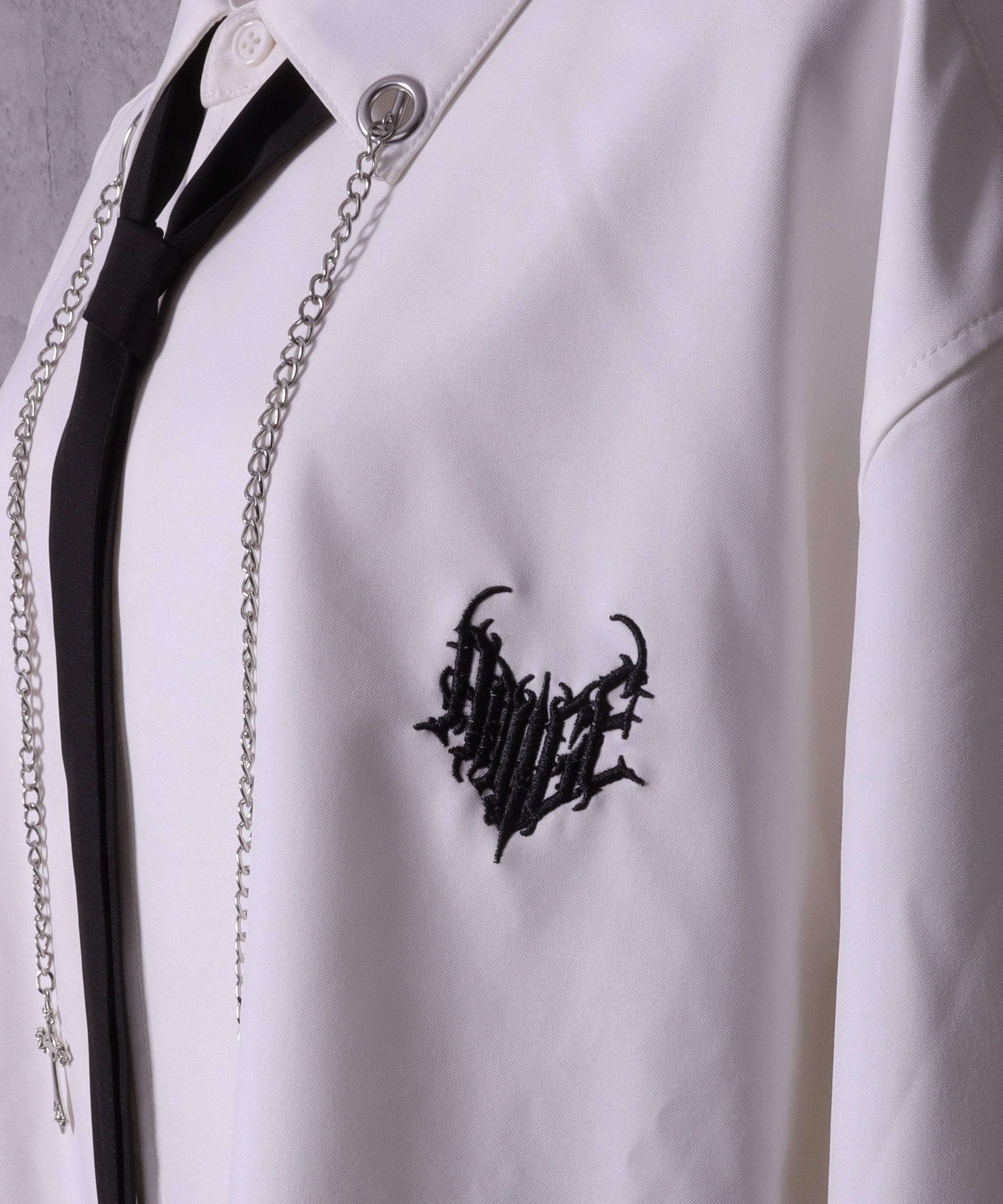 チェーン付きバイカラーリボンシャツ