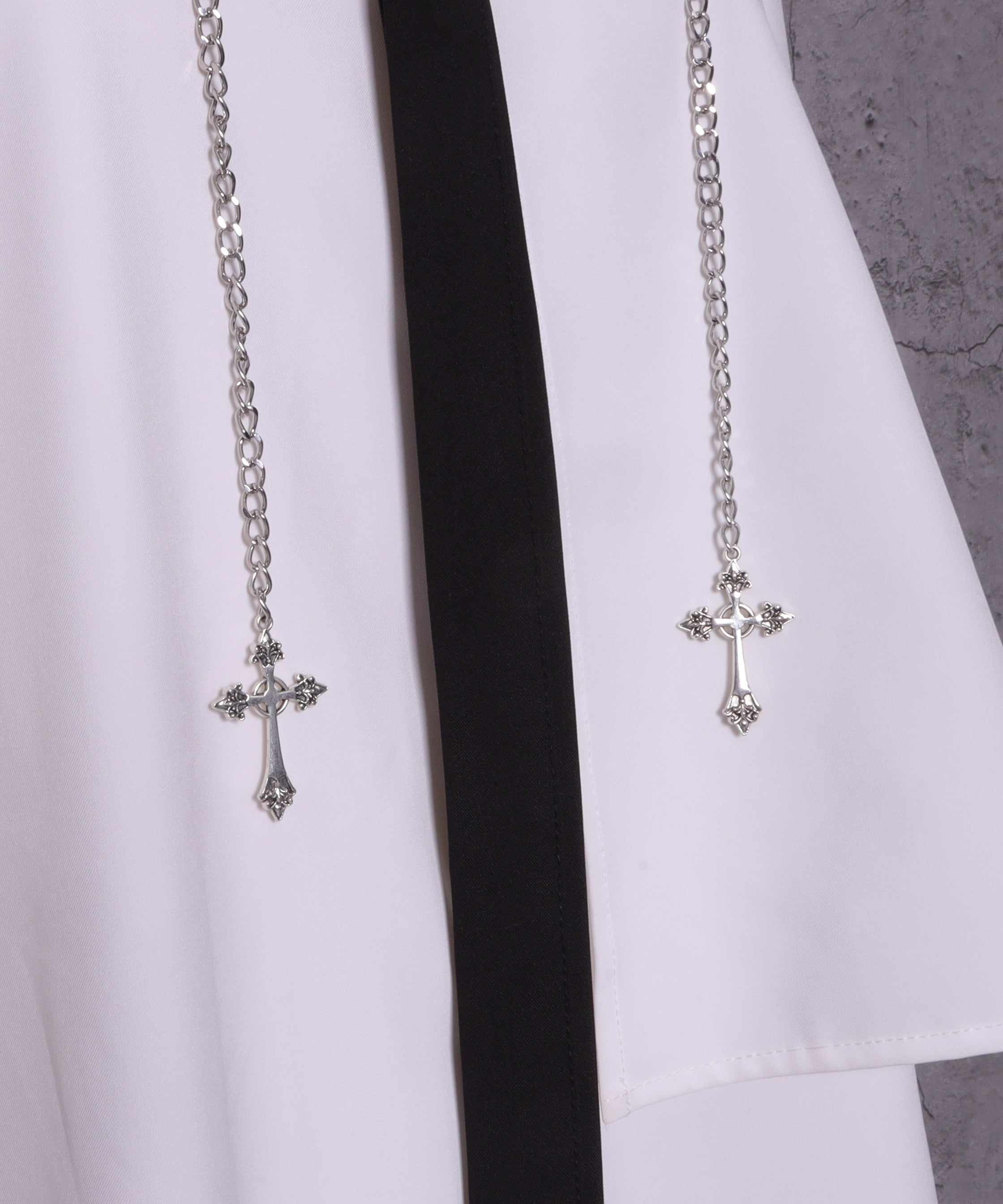 チェーン付きバイカラーリボンシャツ