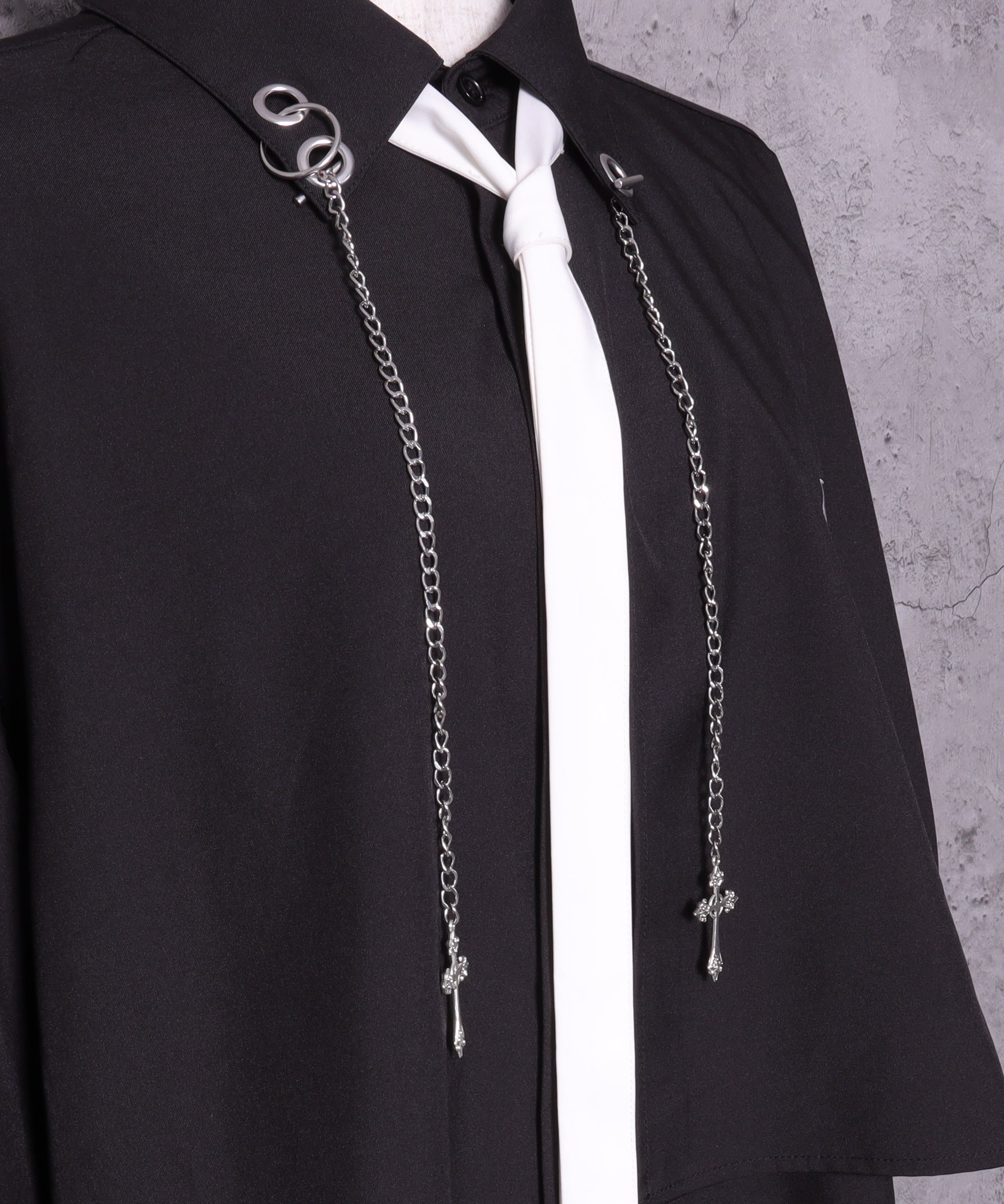 チェーン付きバイカラーリボンシャツ