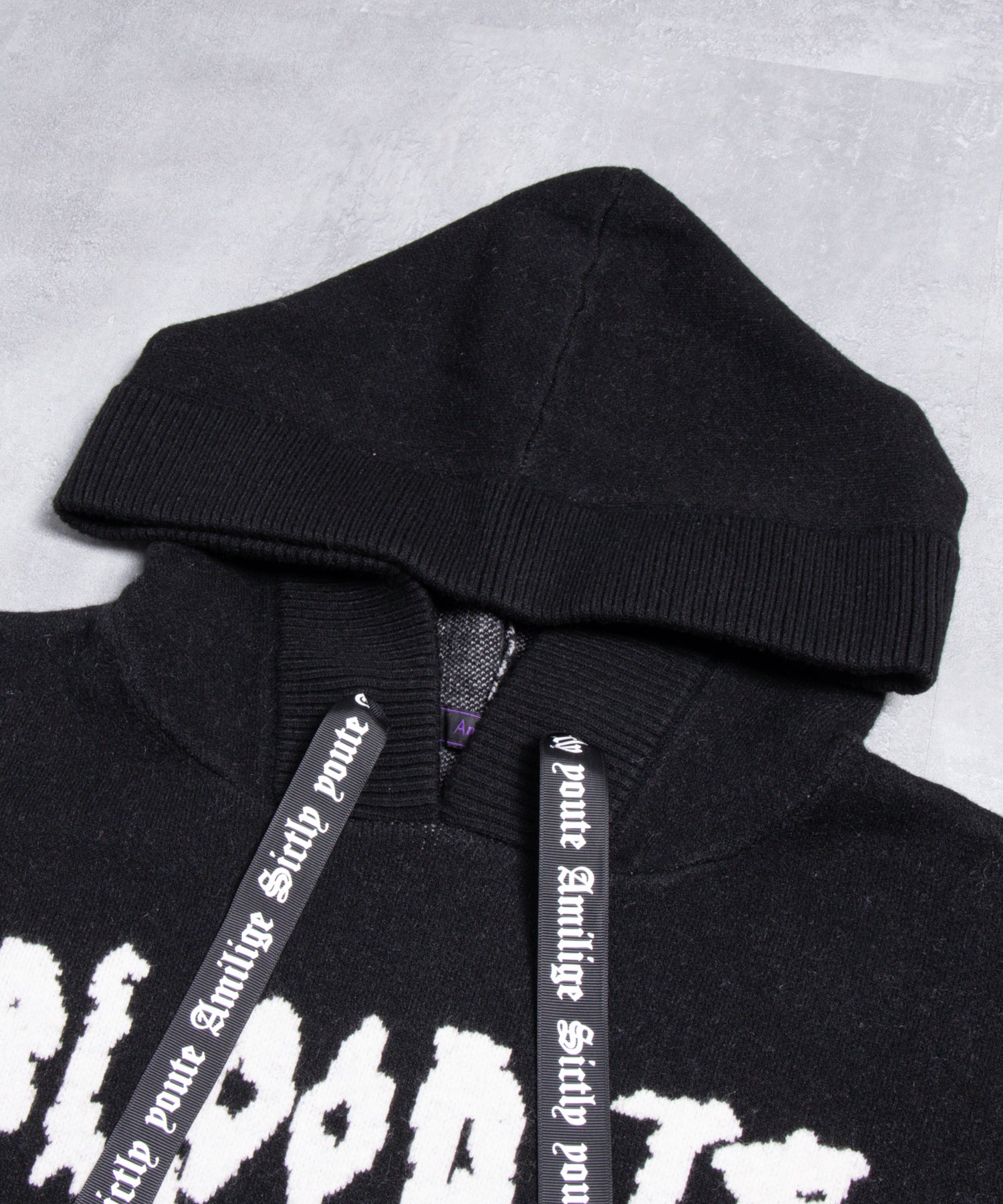 BLOOD IS THICKER THAN WATERパーカーニット