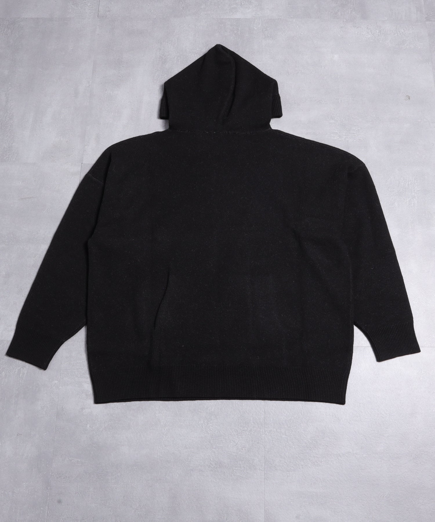 BLOOD IS THICKER THAN WATERパーカーニット